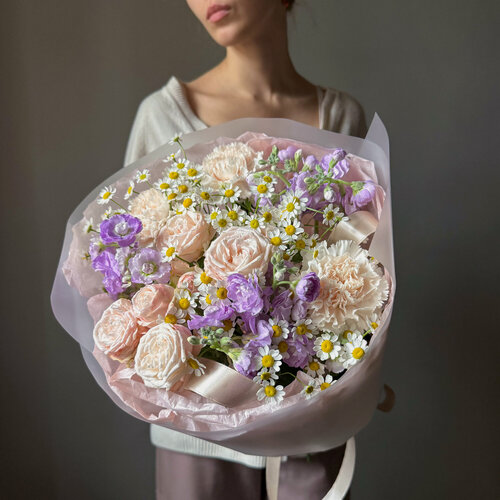 Изображение товара Авторский букет с пионовидными кустовыми розами, ромашками и маттиолой. Veresk 340