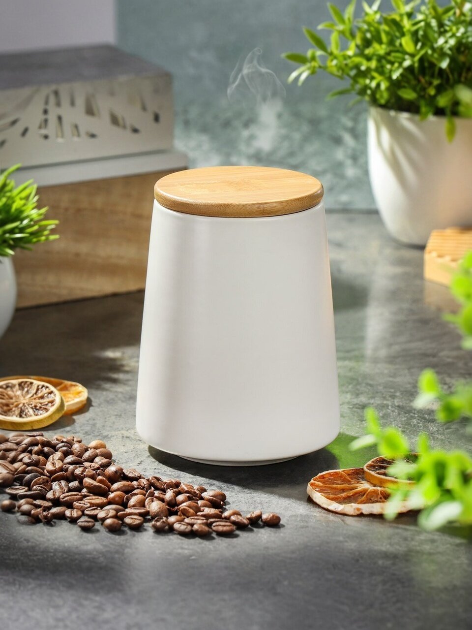 Банка для сыпучих продуктов керамика 0.7 л 8.7х10.5х13.3 см с крышкой Белая