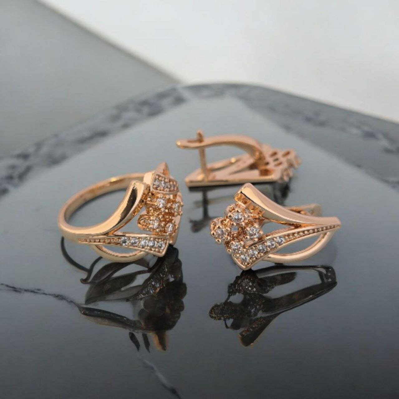 Комплект бижутерии: кольцо, серьги, финифть