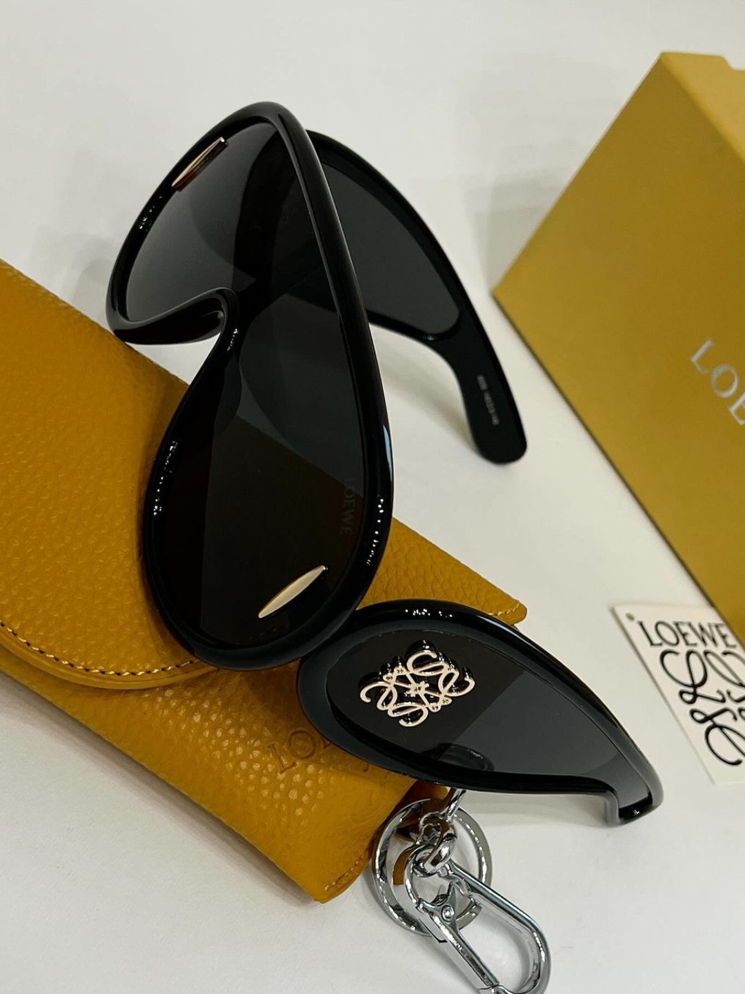 Солнцезащитные очки