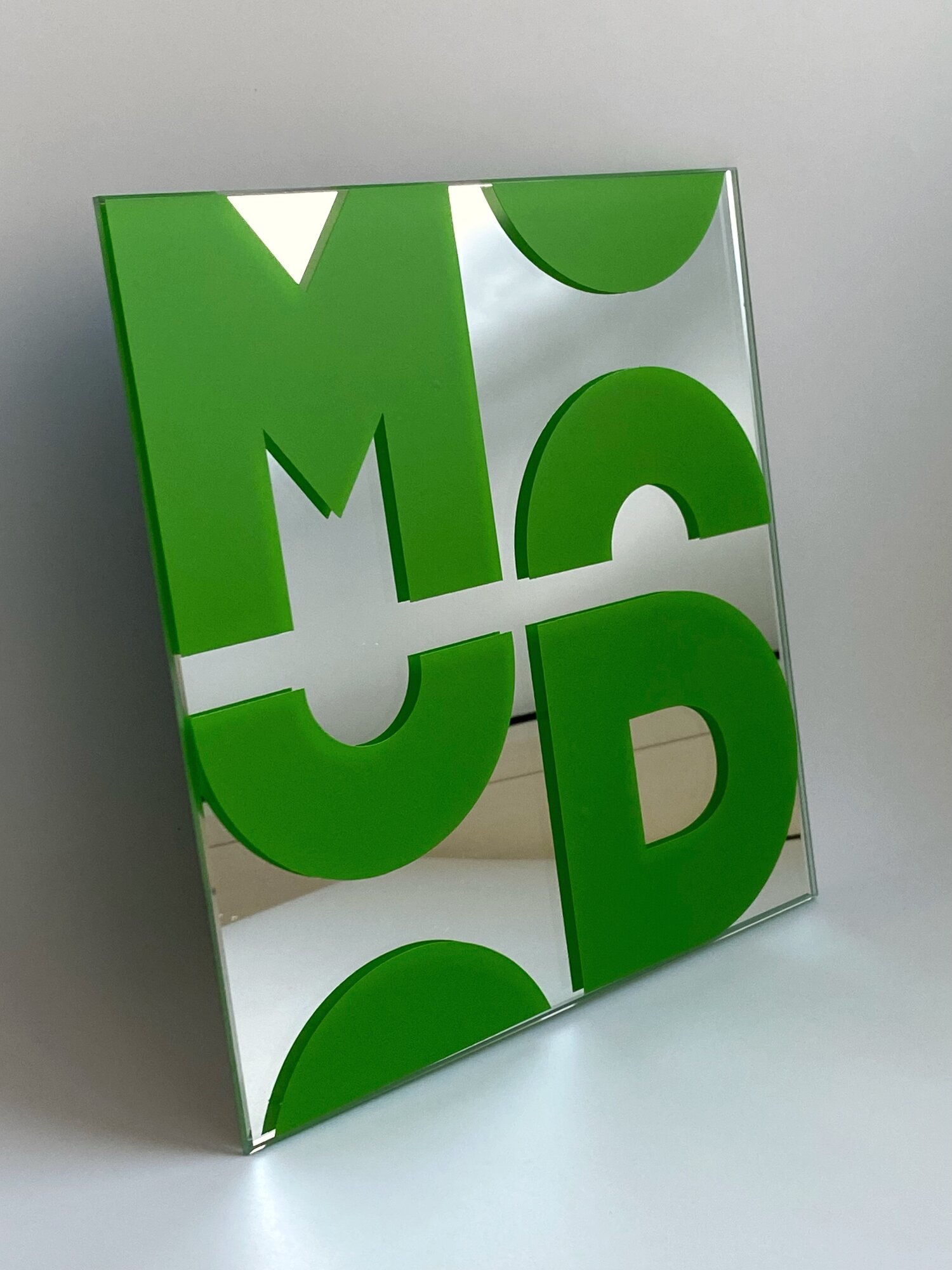 Интерьерное зеркало, стеклянная плитка, с надписью, размер 20х20