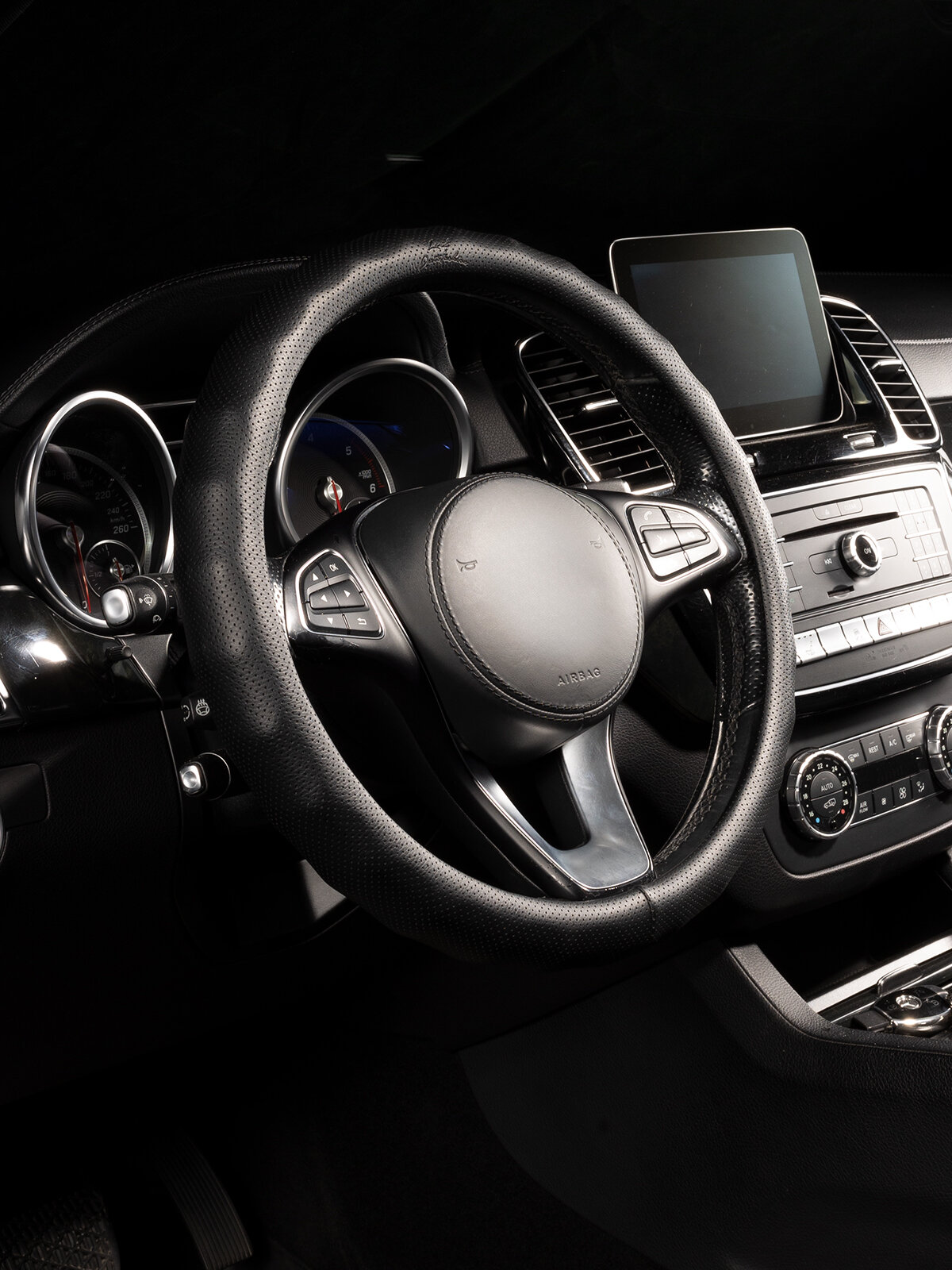 Оплетка на руль каркасная Кожа микрофибра Lord Autofashion (8571 Чёрный M)