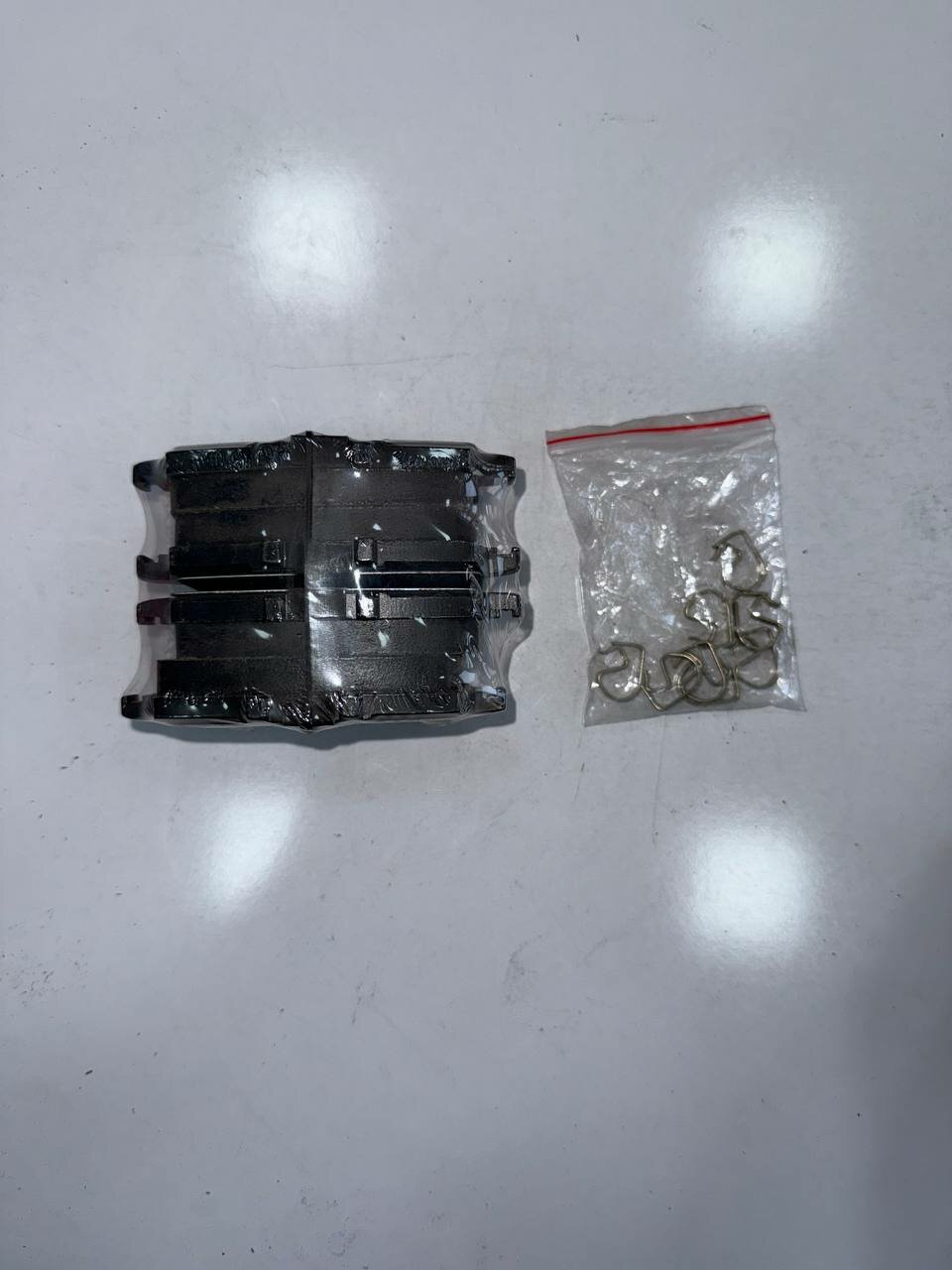 Тормозные колодки CHE MA CHI, задние, дисковые, керамические, для JAC Refine, комплект из 4 шт — фото 1