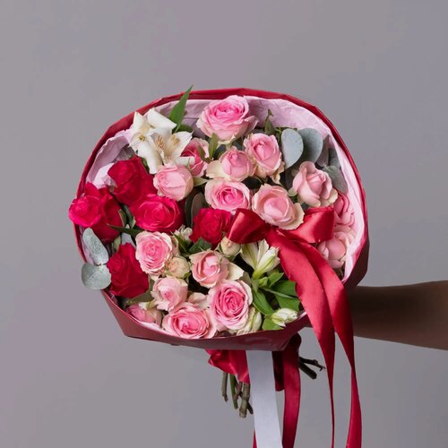 Изображение товара Букет цветов NEW "Ягодный шейк S" в коробке и аквабоксе от "Простоцветы"