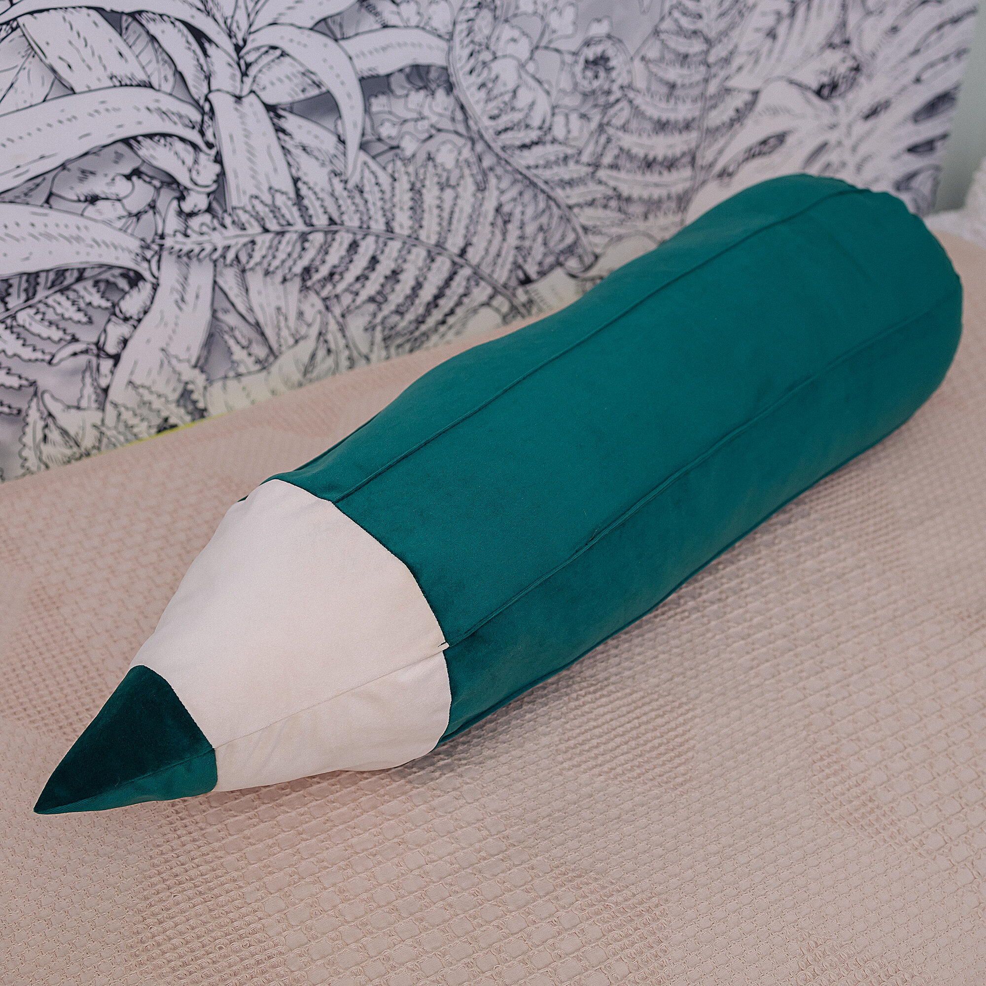 Подушка декоративная "Карандаш" 23 Линии, бархат изумрудный, прямоугольная — фото 1