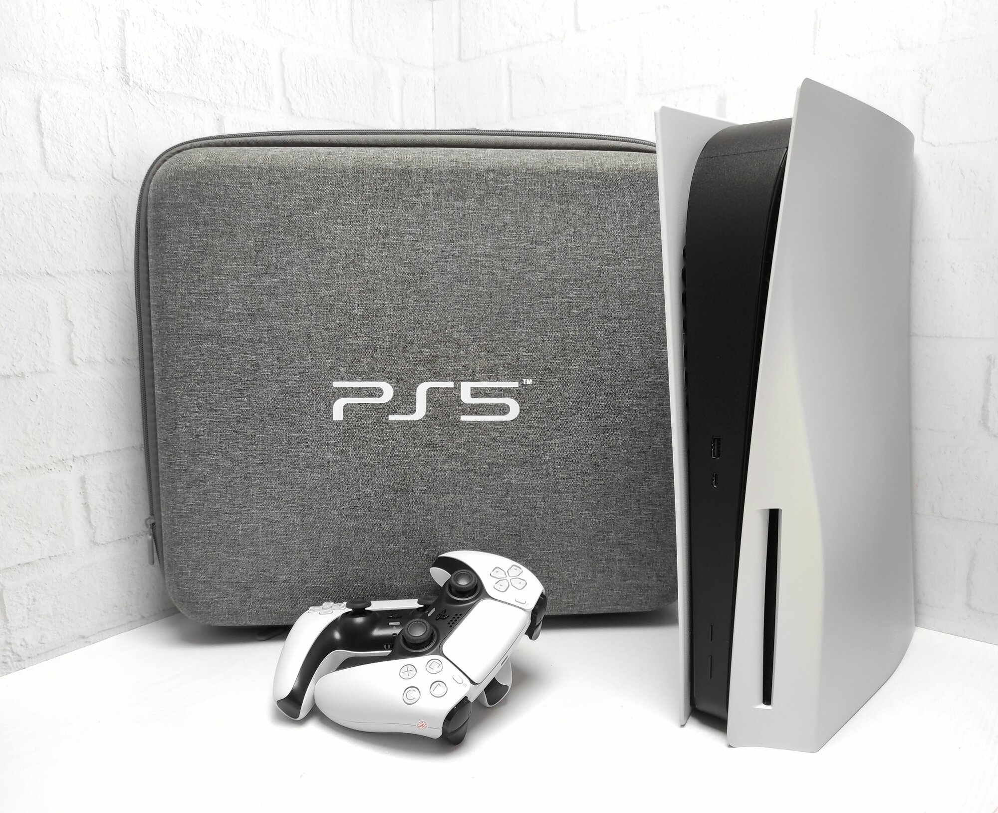 Сумка Кейс Переноска для игровой консоли PlayStation PS5 (FAT) Серая и двух геймпадов Dualsense