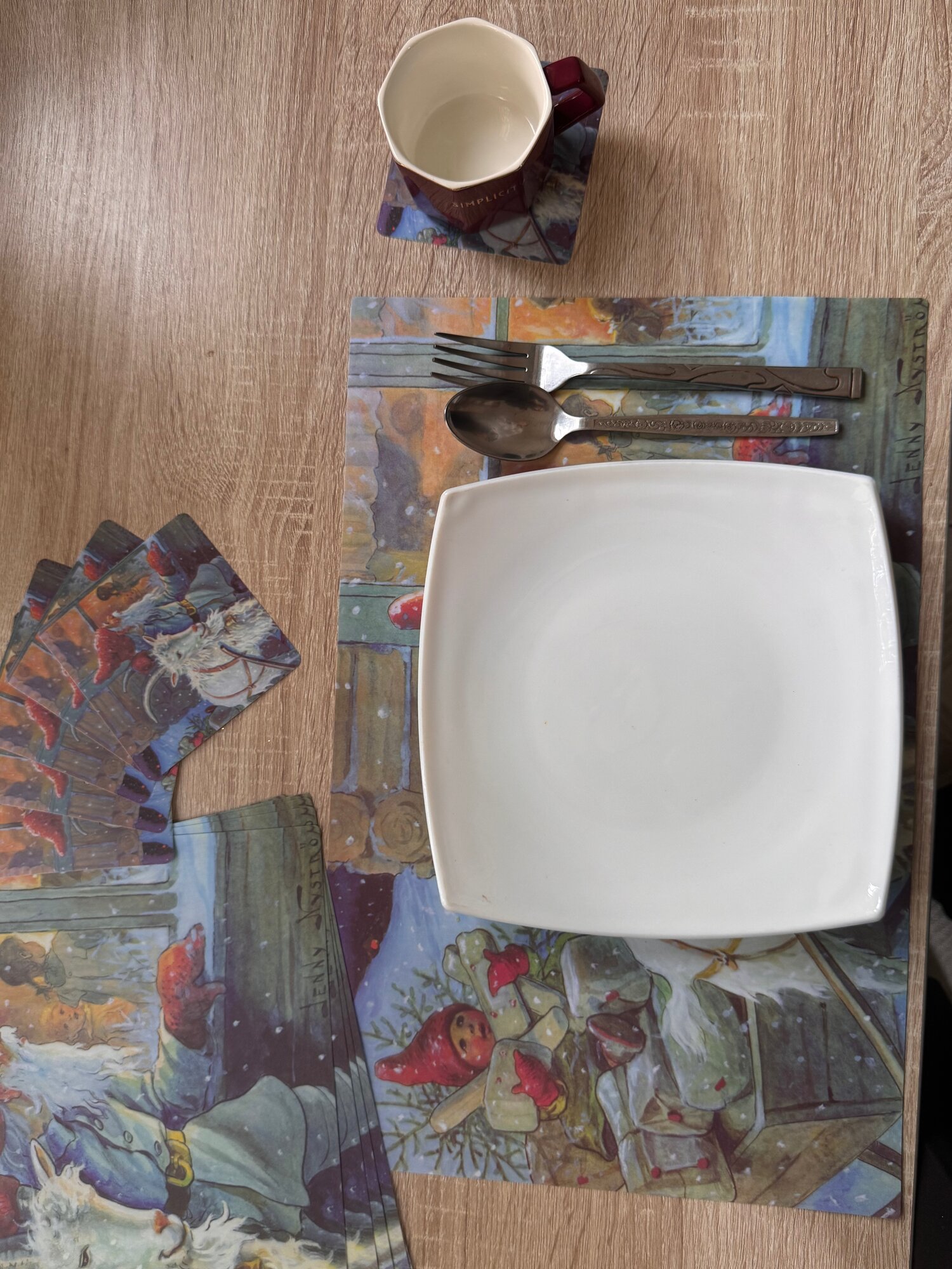 Новогодняя подставка, коврик для тарелок и стаканов на шесть персон