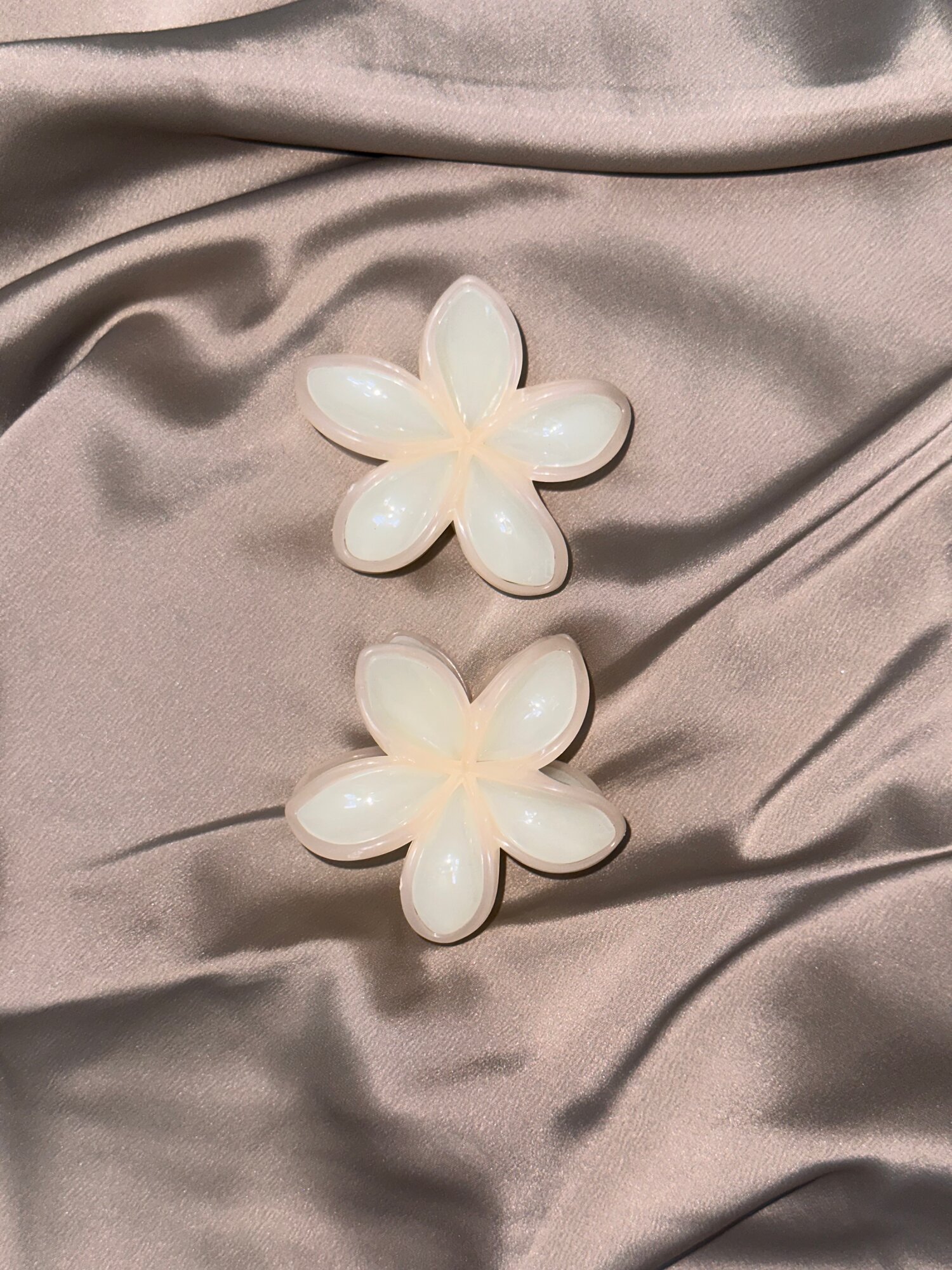 Набор матовых заколок для волос 2в1 , лилия, цвет белый — фото 1