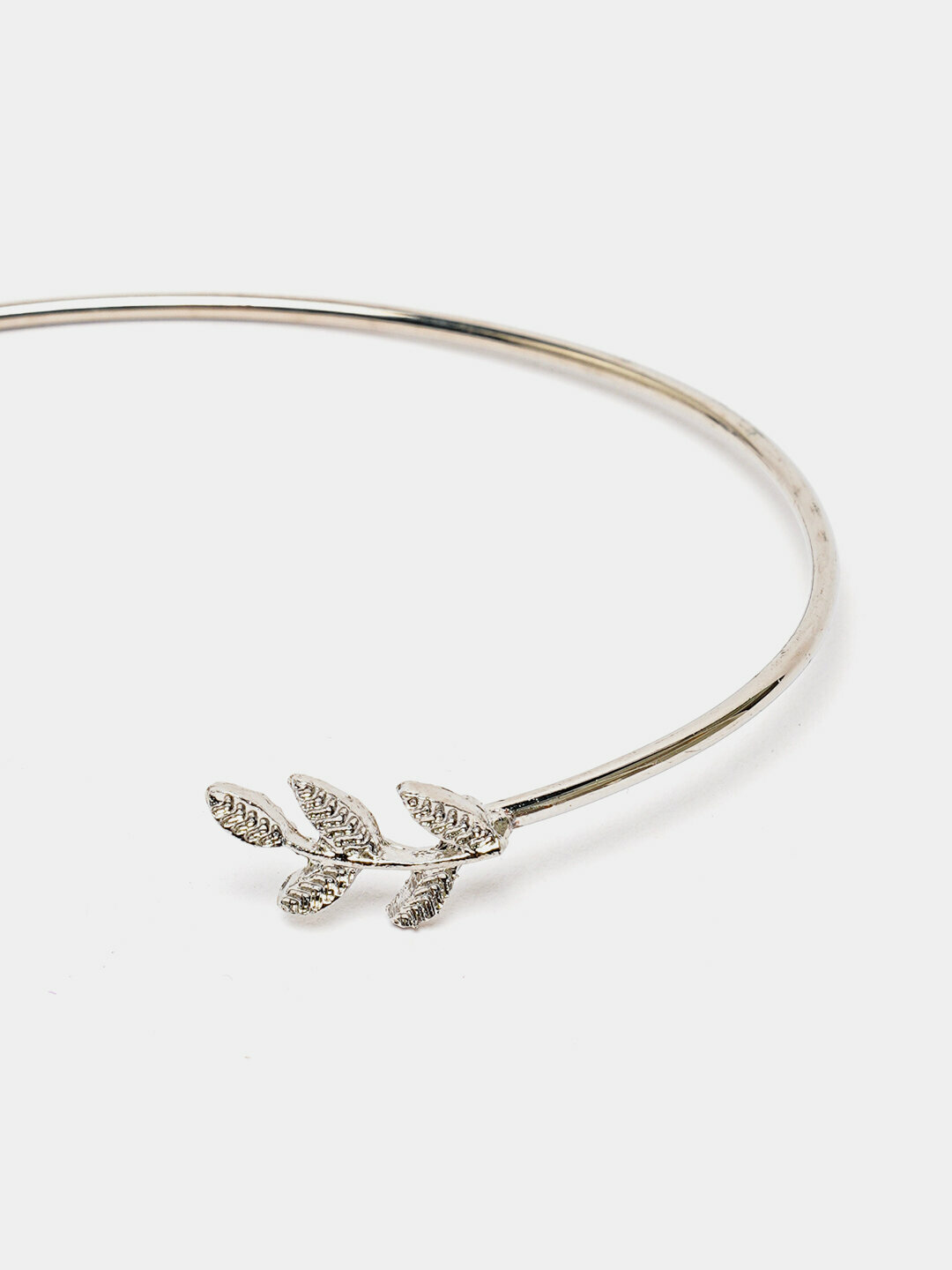 Жесткий браслет, 1 шт., размер 6 см, размер one size, диаметр 6.5 см, серебряный — фото 1