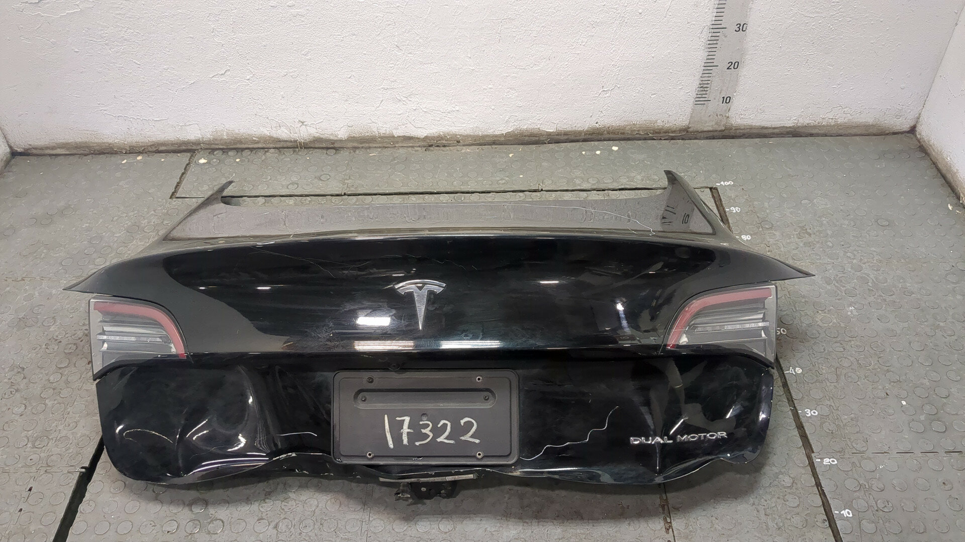 Крышка (дверь) багажника Tesla Model 3 Б/У