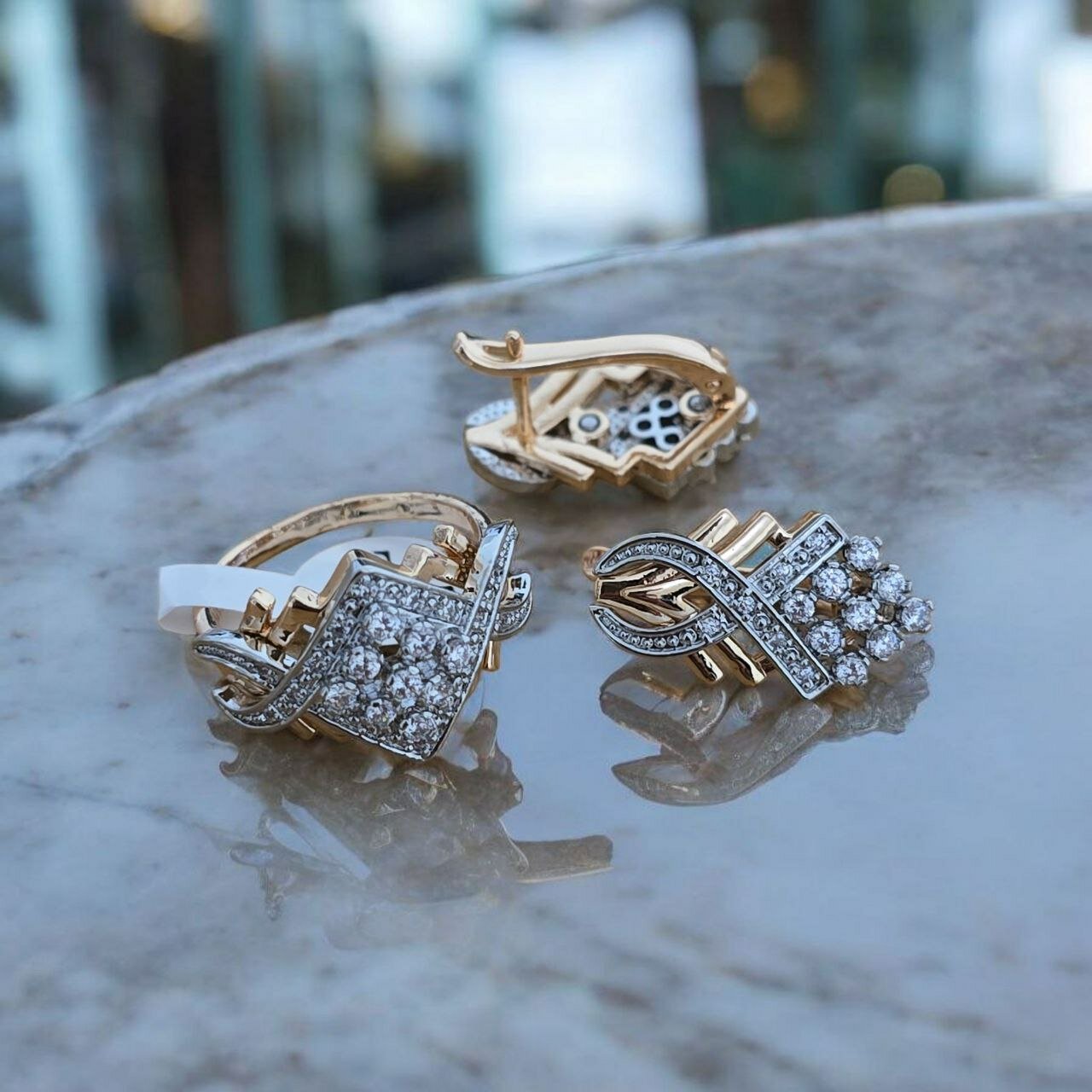 Комплект бижутерии: серьги, кольцо, фианит