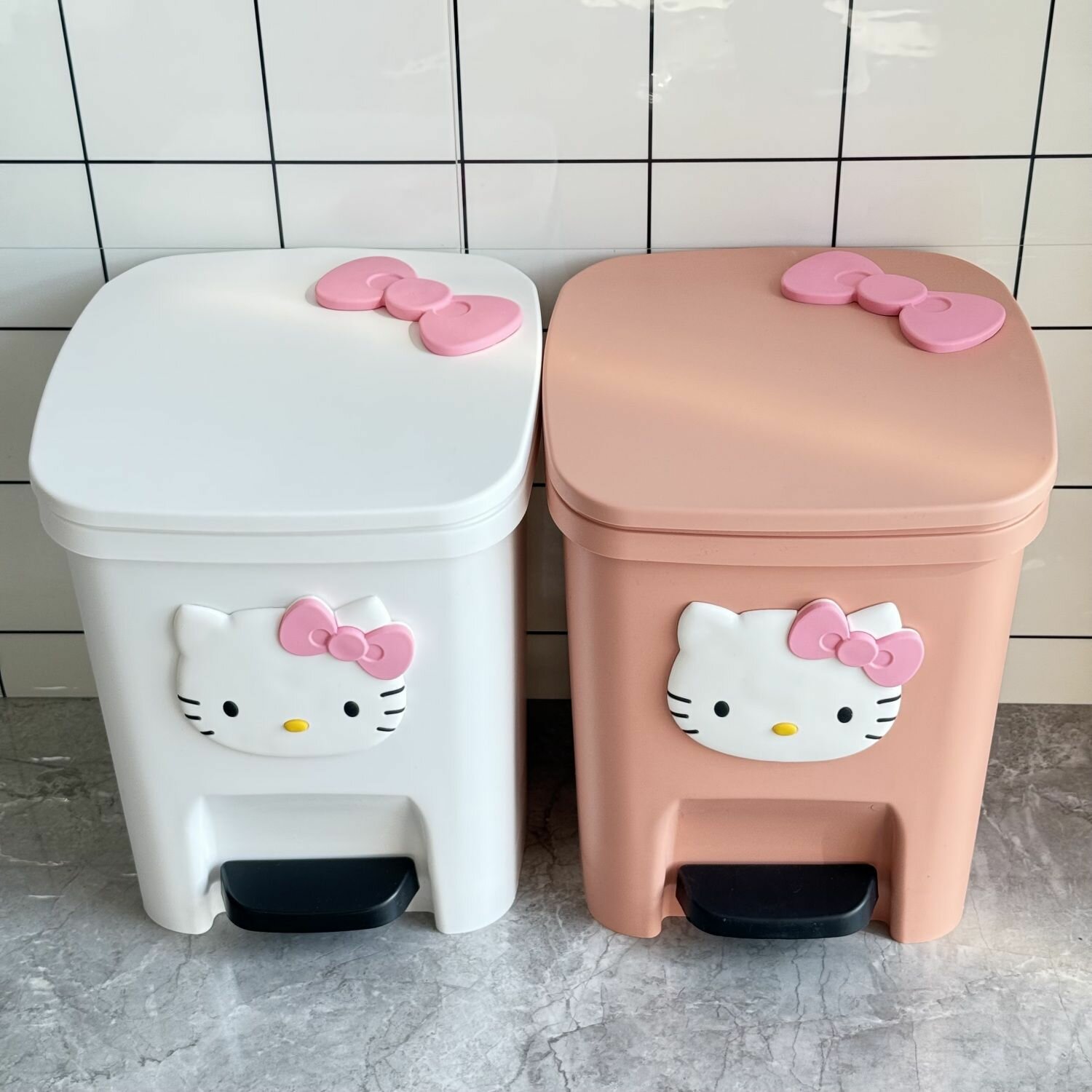 Мусорная корзина Sanrio Hello Kitty, Бытовая педаль с крышкой，белое，12L