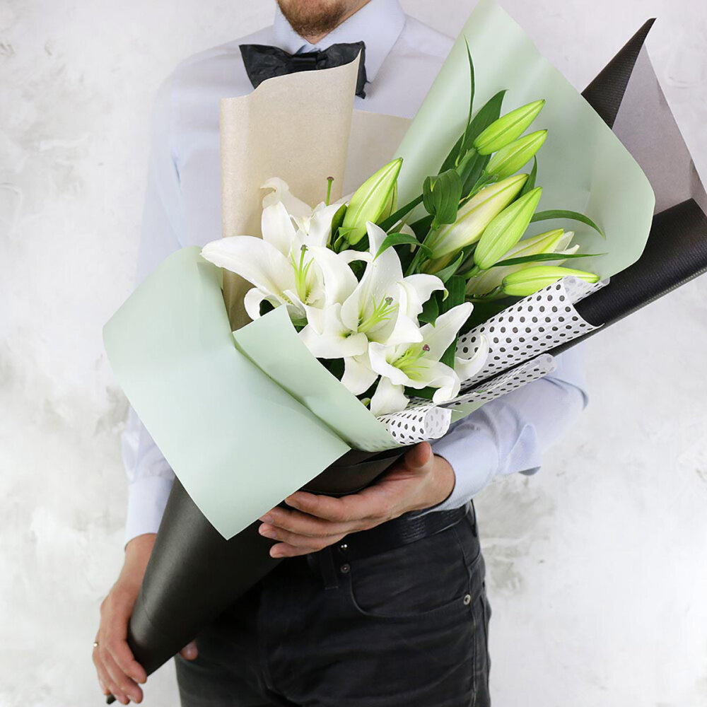 Букет Букет Маркет "Восточные лилии" в стильной упаковке 80см