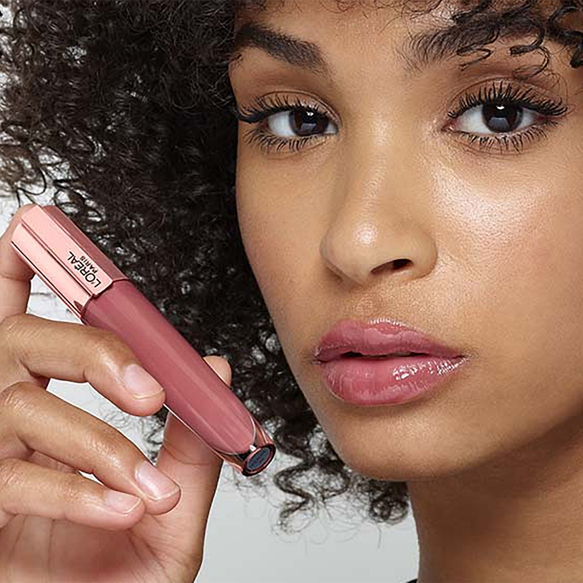 Блеск для губ LOREAL "Brilliant Signature" 416 т, стойкий, 7 мл — фото 1