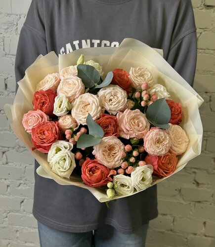 Изображение товара Букет An De An "071", авторский, пионовидные розы, оберточная бумага, высота 40 см