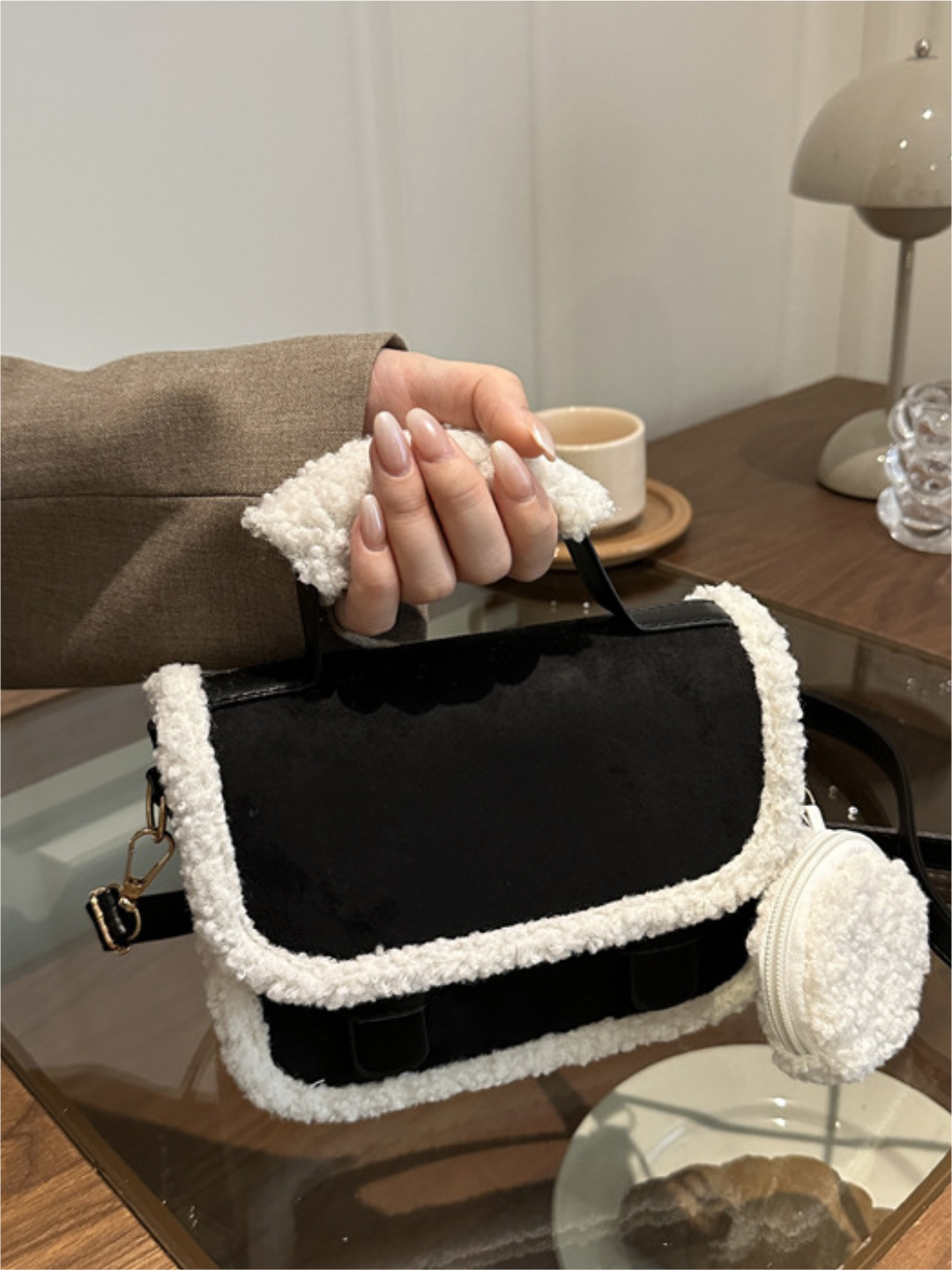 Сумка кросс-боди , фактура бархатистая, черная — фото 1