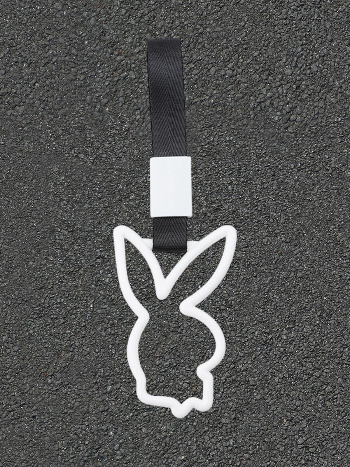 Цурикава Кролик, подвеска JDM для авто белая с черным ремешком 28 х 9.2 см