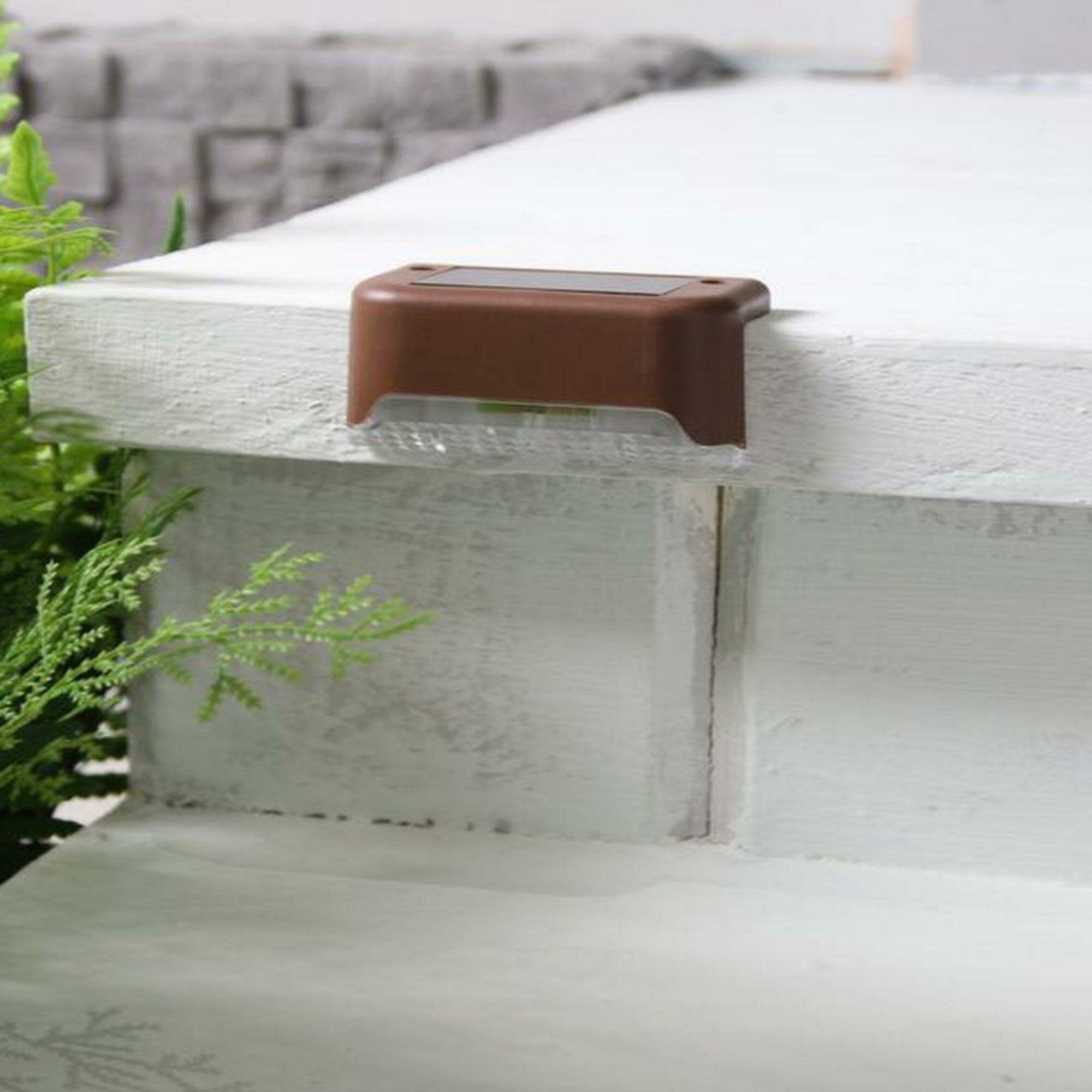 Светильник уличный на солнечной батарее 8х4.5х4.5 см IP43 белый свет черный корпус