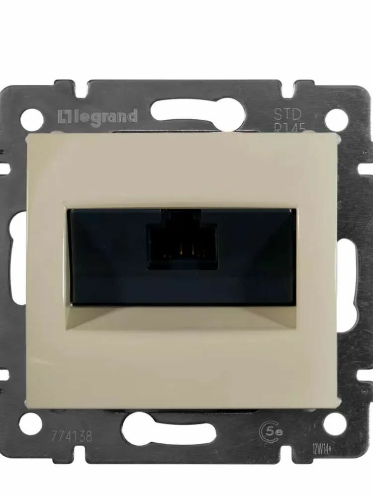 Розетка RG45 интернет Слоновая Кость Legrand Valena (774138) 1шт