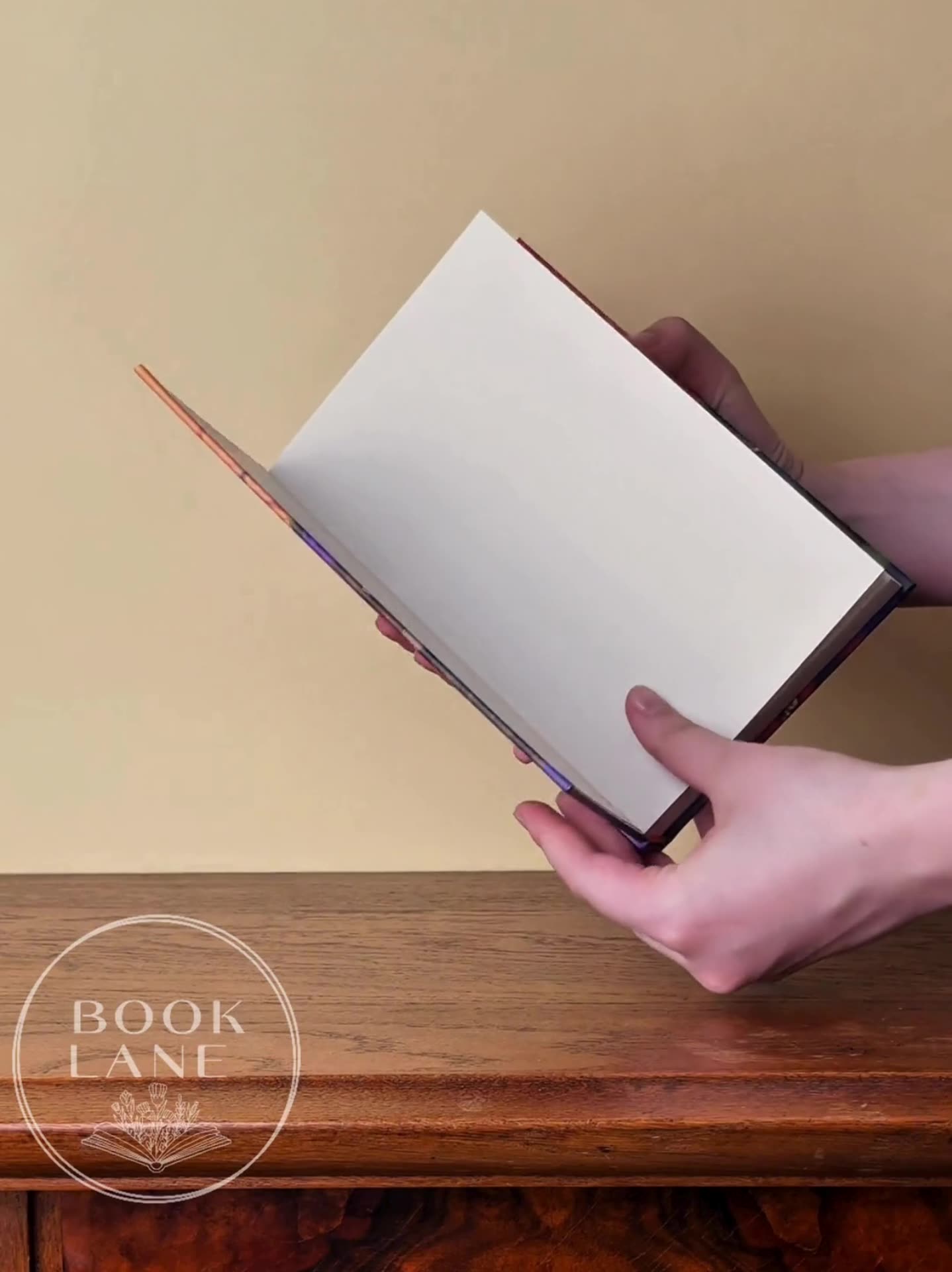 Гарри Поттер и философский камень книга в твердом переплете, перевод Росмэн + билетик на платформу в подарок (удобен в качестве тематической закладки) — фото 1