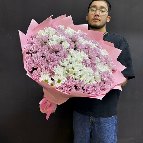 Изображение товара Пышный букет "Demin-flowers", кустовые хризантемы микс, 27 шт