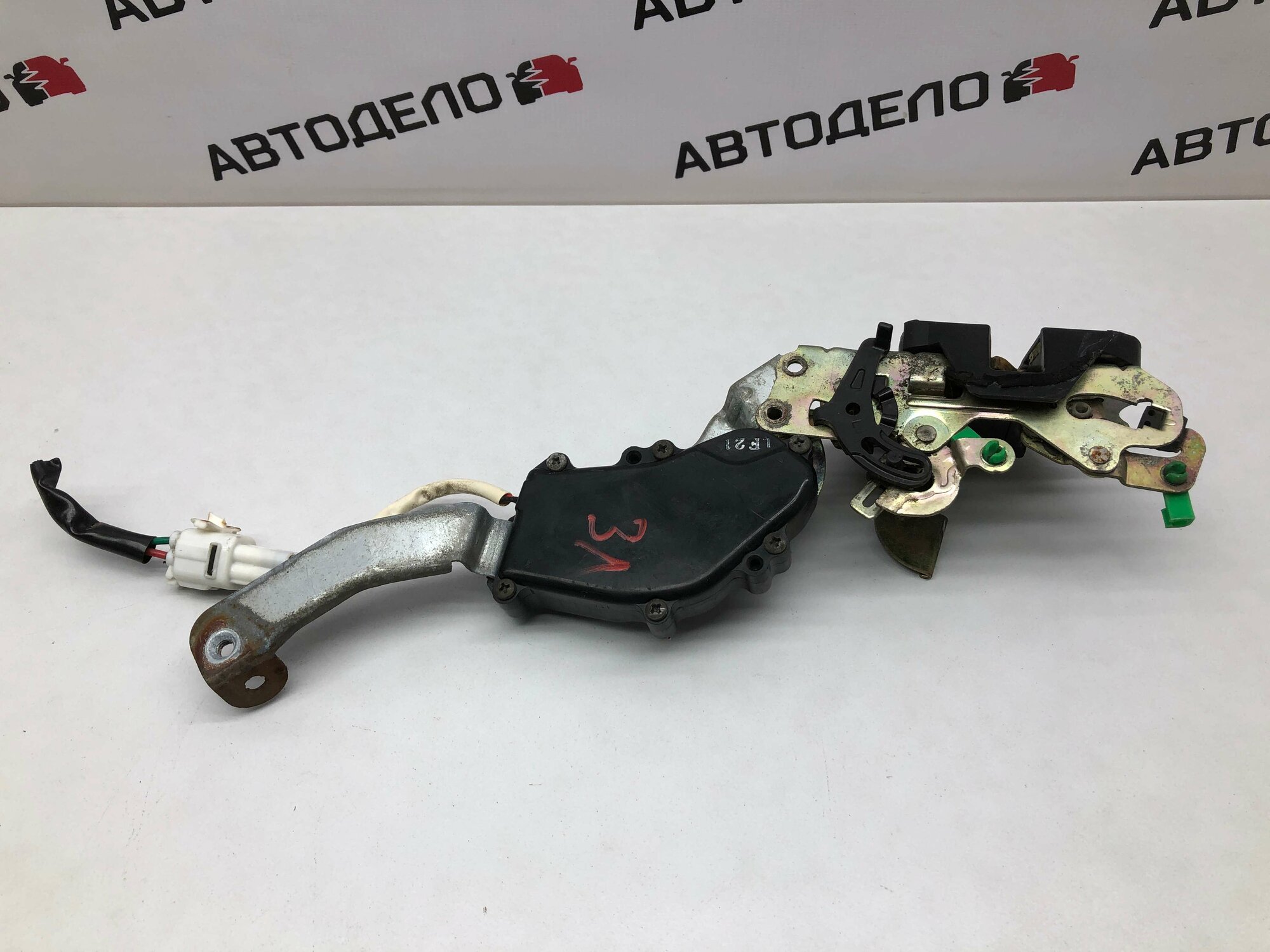 Замок двери з/л Toyota Starlet P80 1991 г