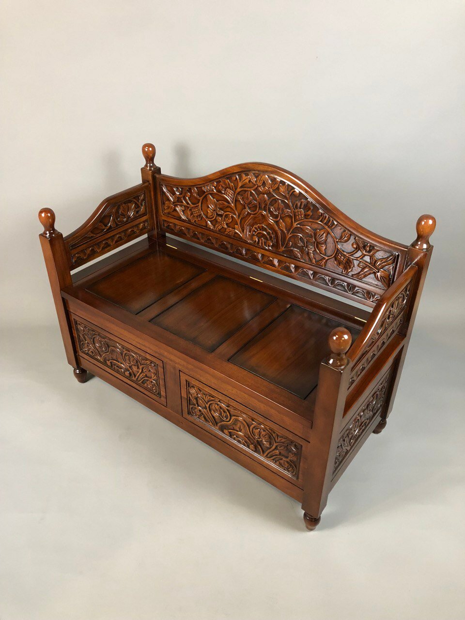 Скамья резная с ящиком DOMKORLEONE  красное дерево  mahogany wood   цвет орех CMH 32  темно коричневый 