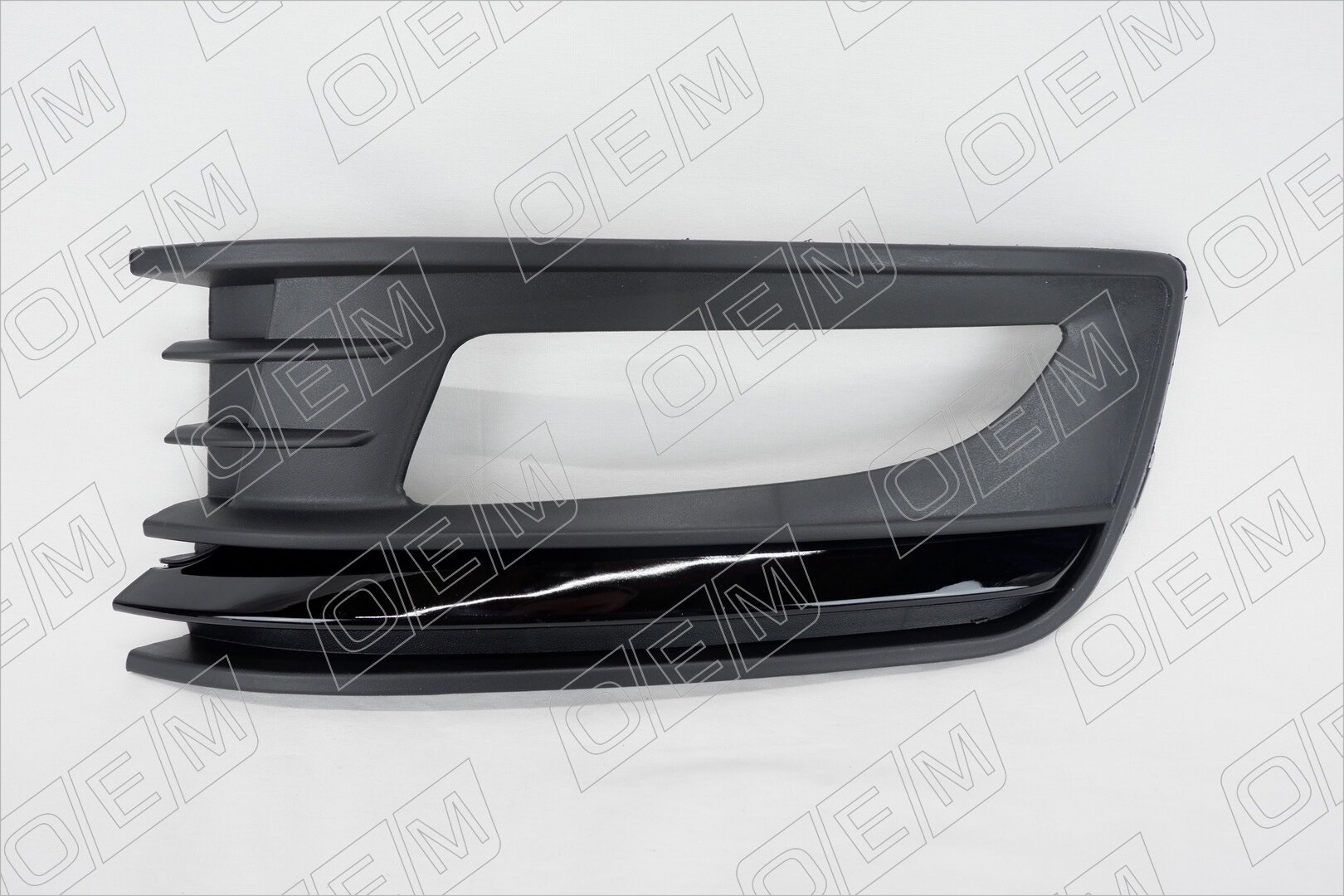 Окантовка противотуманной фары левая Volkswagen Polo 5 6RU854661DBUS, Фольксваген Поло, год с 2015 по 2020, O.E.M.