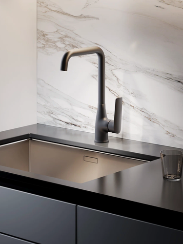 Изображение товара Смеситель для кухни ESKO Lagos LG06B черный с поворотным изливом