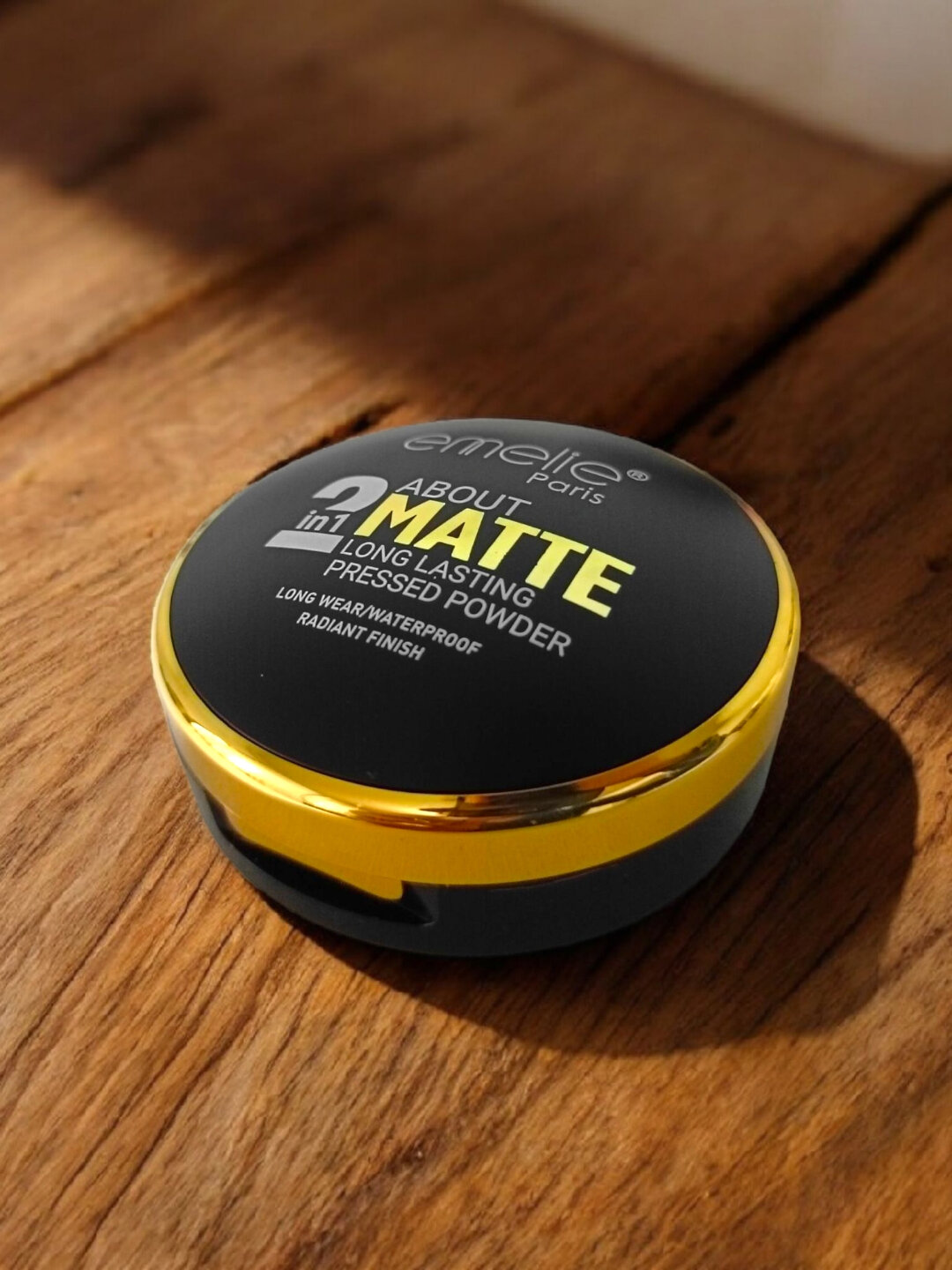 Профессиональный крем для лица для всех типов кожи Emelie B.B SPF15 — фото 1