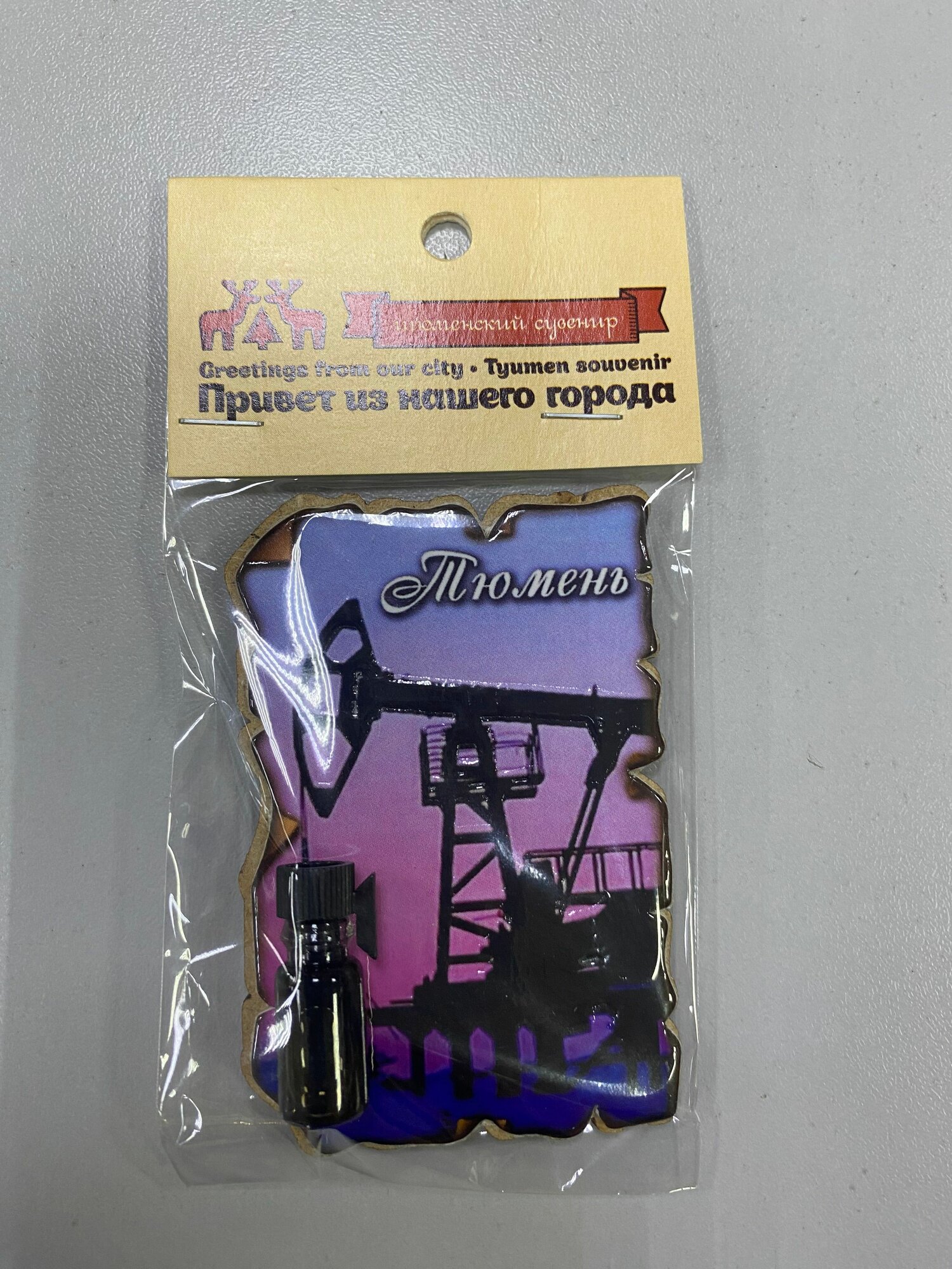 Магнит сувенирный "Сувениры Тюмени" , пластик с полиграфией "Нефтекачалка " с колбой для нефти 5/8см