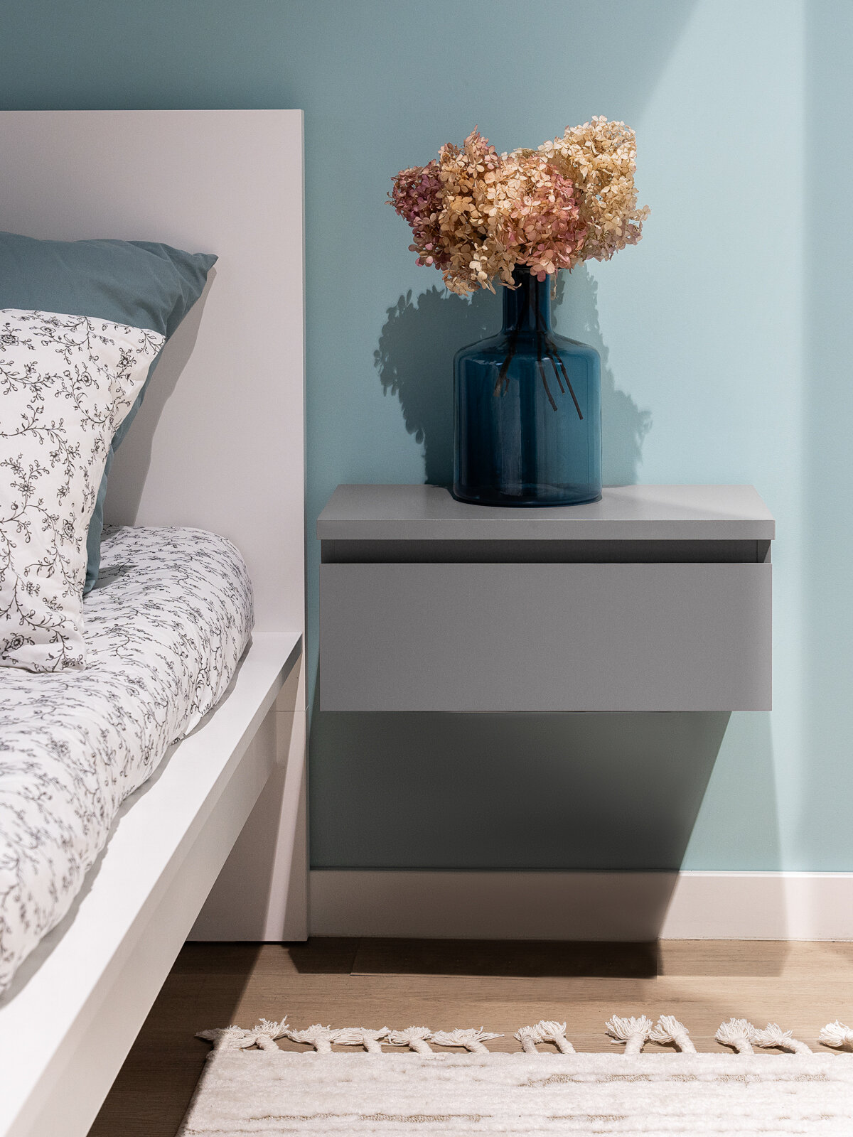 Подвесная прикроватная тумба ГУД лакк Варма ЛДСП серая 50 х 30 х 21 см