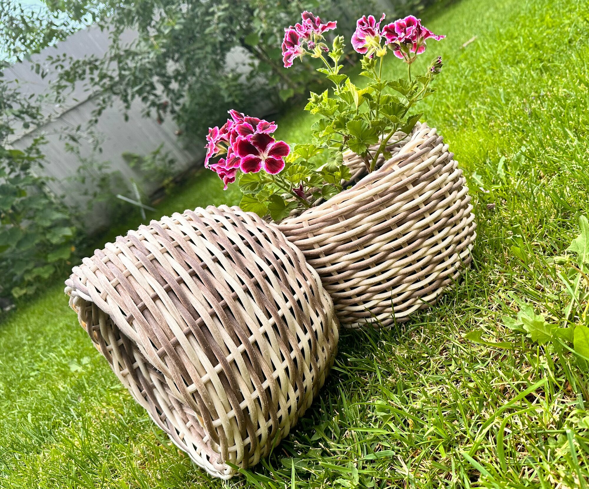 Кашпо из ротанга широкое