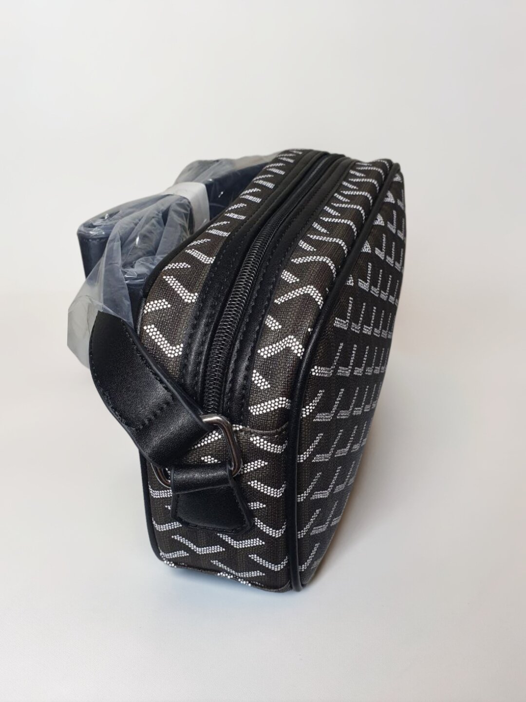 Сумка кросс-боди  Сумка кросс-боди, фактура матовая, черная — фото 1