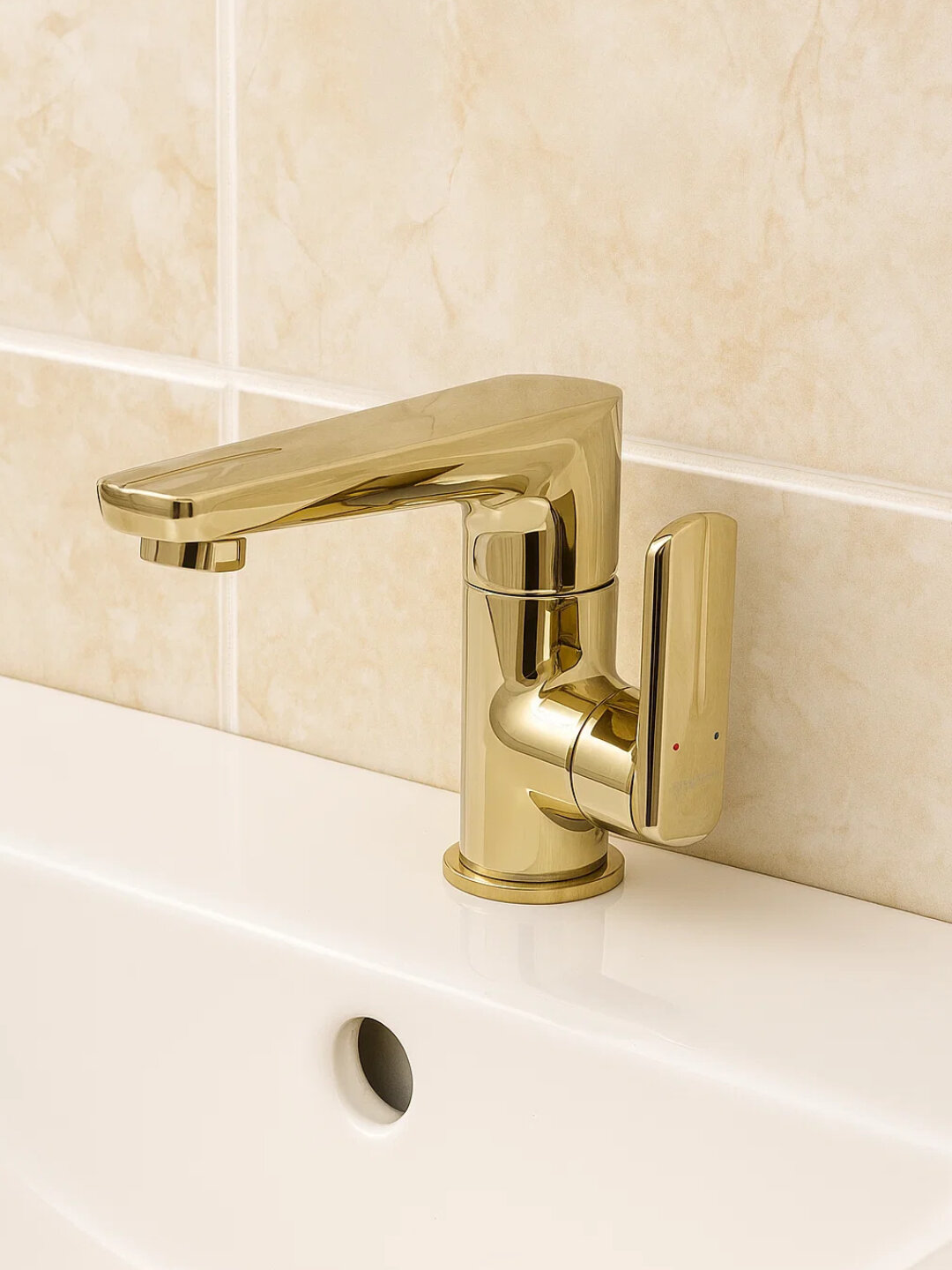 Смеситель для раковины L 1066B с эргономичной ручкой и современным дизайном