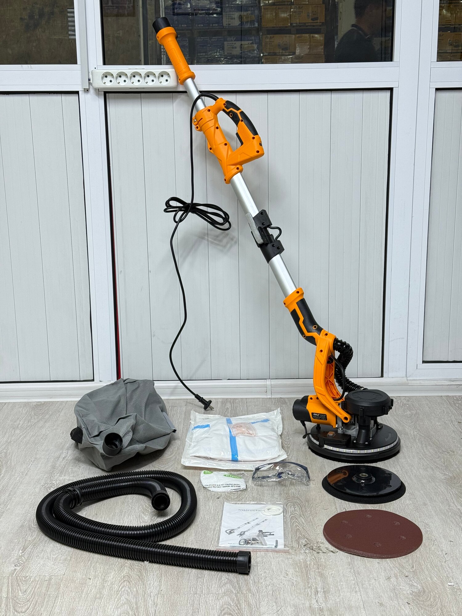 Шлифовальная машина UBAY UB-WP1006, система пылеудаления, 900Вт