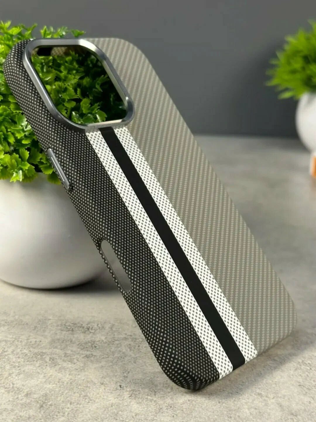 Карбоновый защитный чехол Classic Free Air для iPhone 14 Pro Max — фото 1