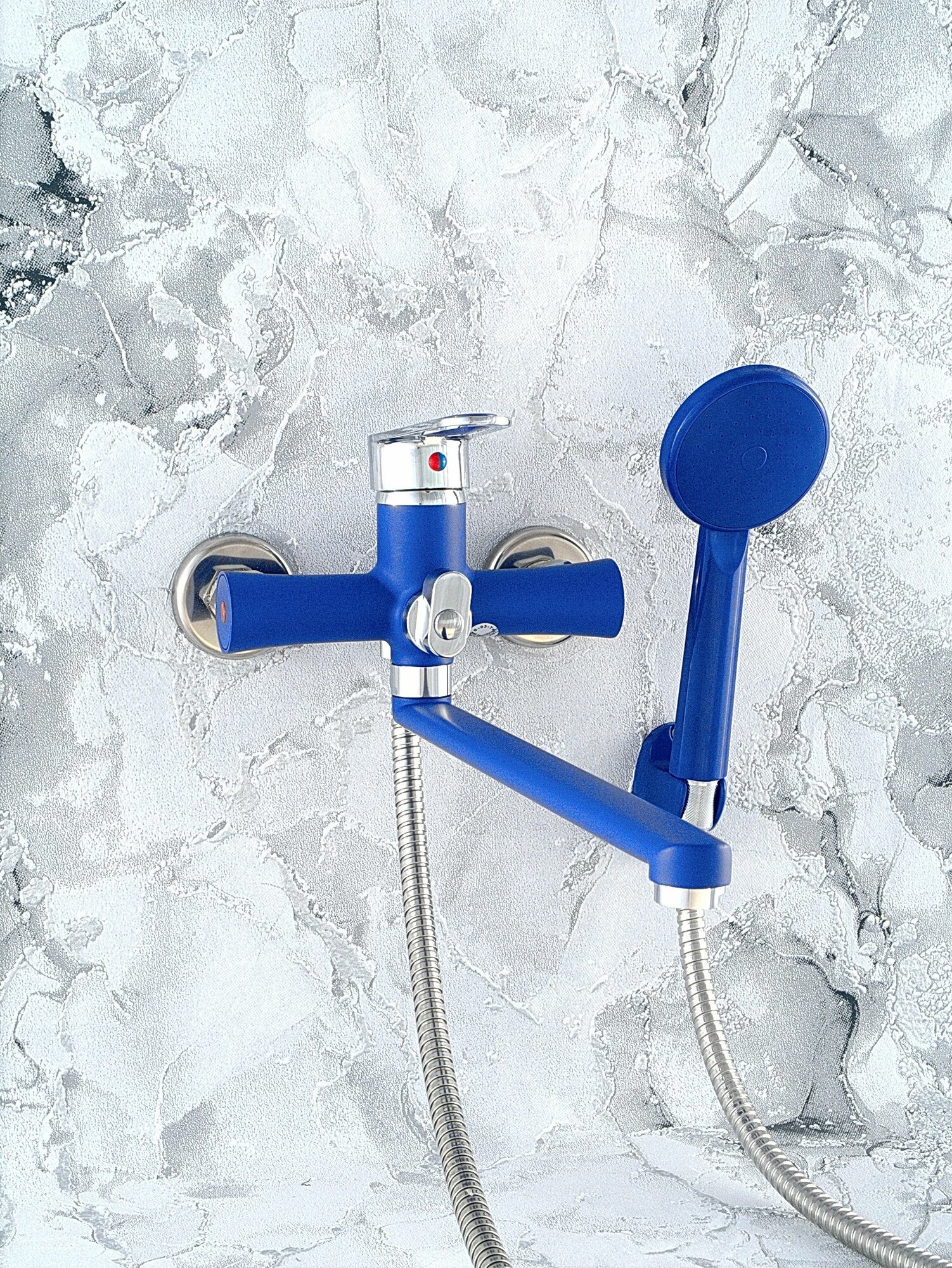 Смеситель для ванны Эверест 2020, рычажное управление, аэратор, длина 323мм, цвет синий — фото 1