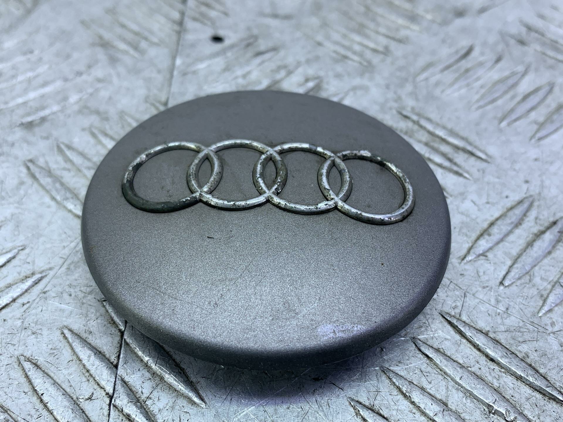 Колпачок литого диска Audi A3 8P (2003 - 2005) 8D0601170