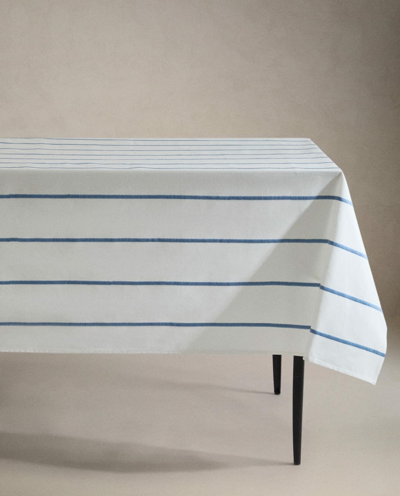 Скатерть Zara Home с вышитыми полосками, синий, 150x250 см 4219/021/044-63
