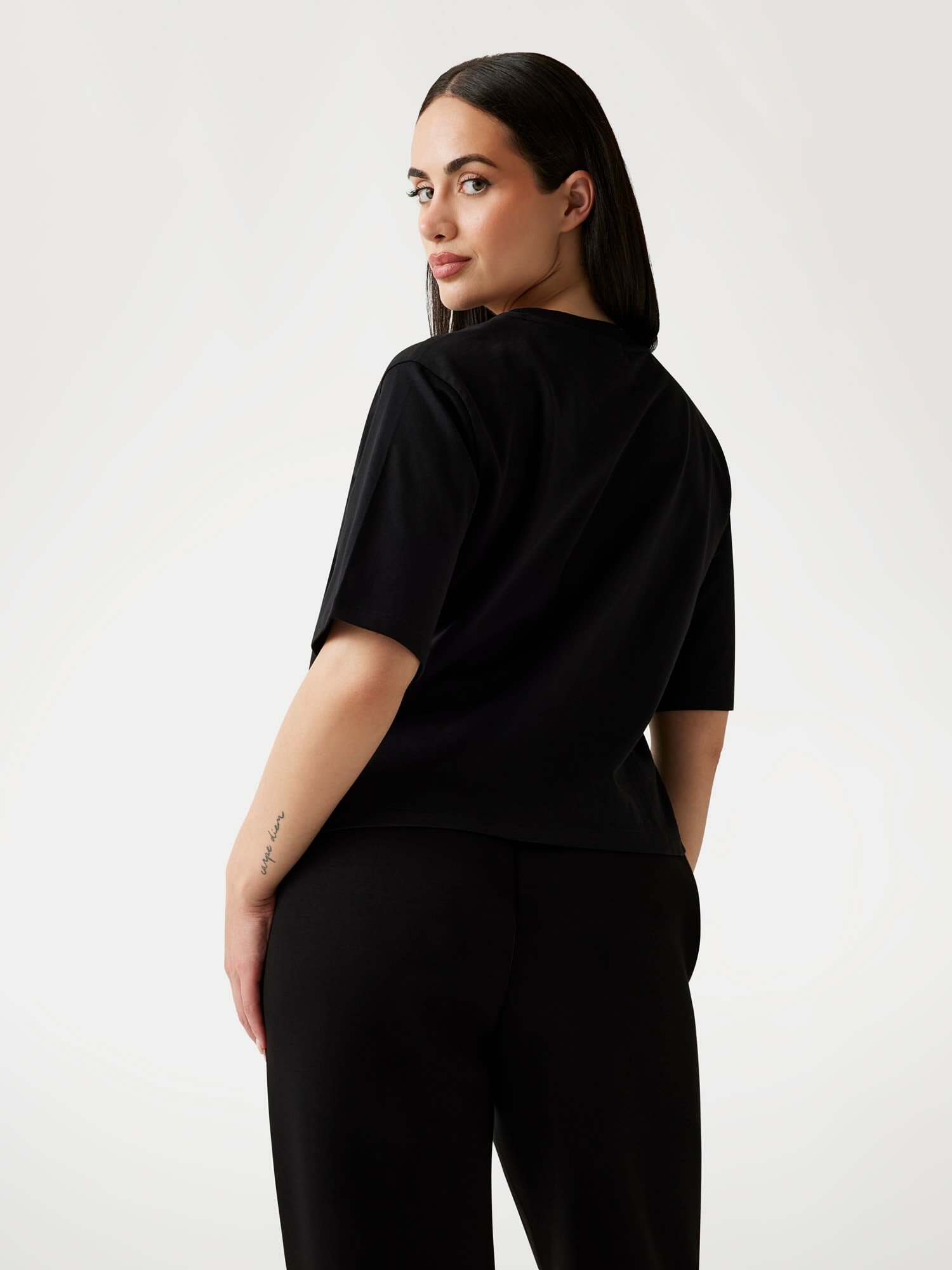 Футболка GUESS AURELIE BOXY TEE, размер XL, черный/белый — фото 1