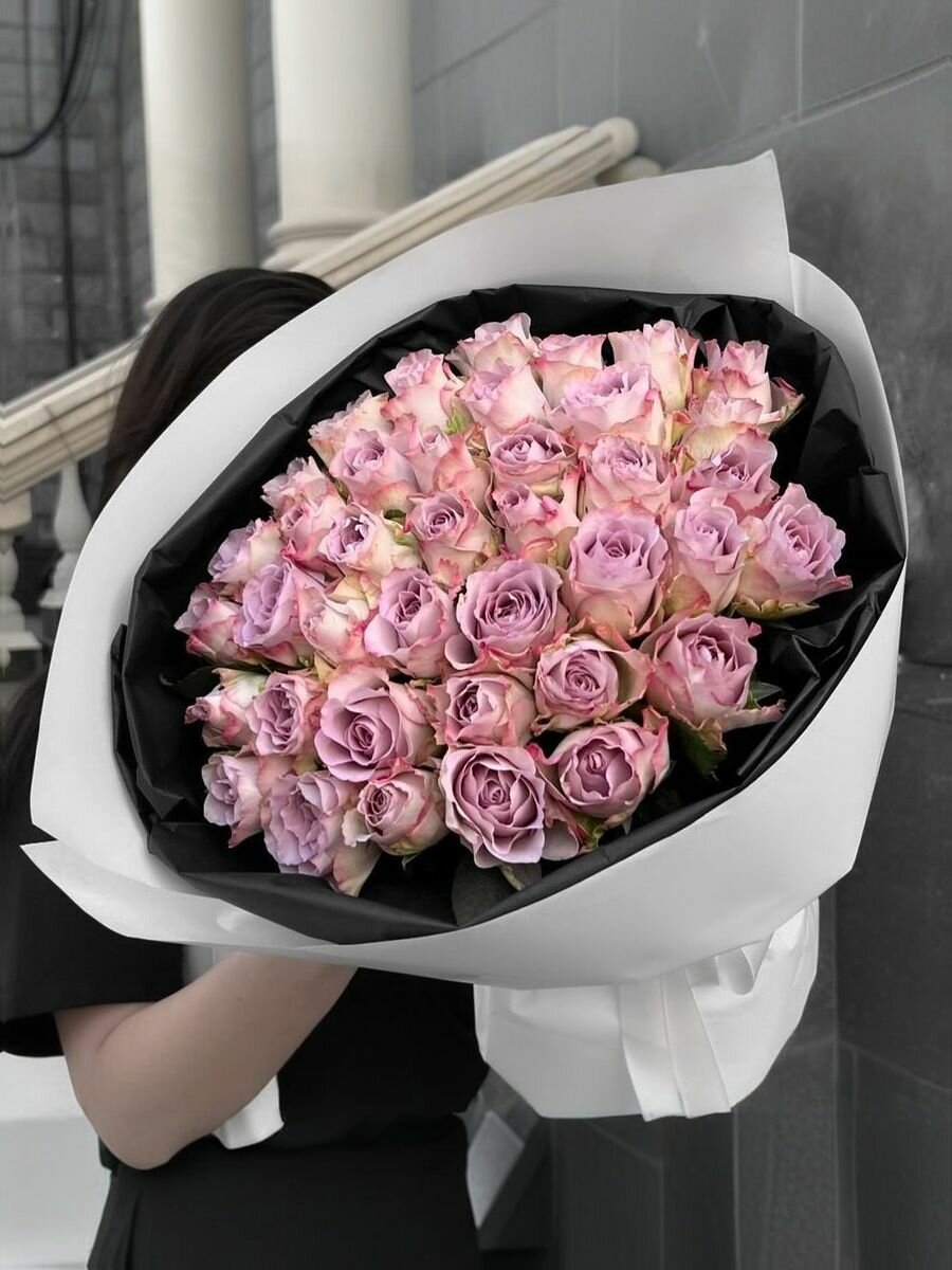 Букет из 51 сиреневой розы