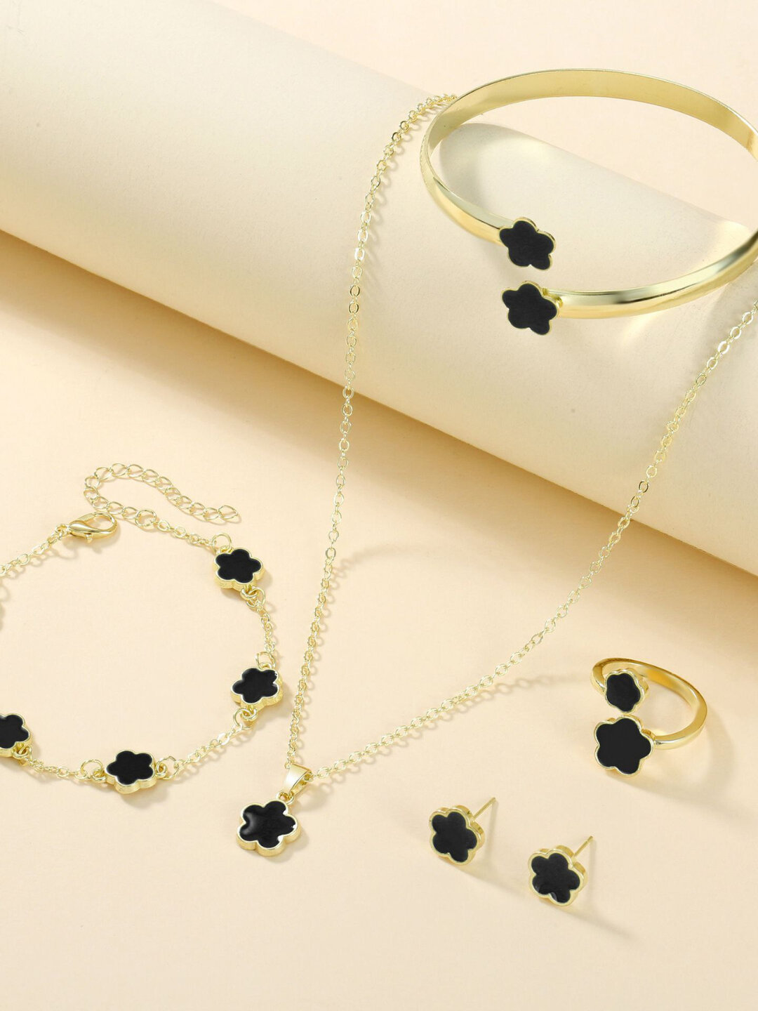 Комплект бижутерии: браслет, серьги, кольцо, цепь