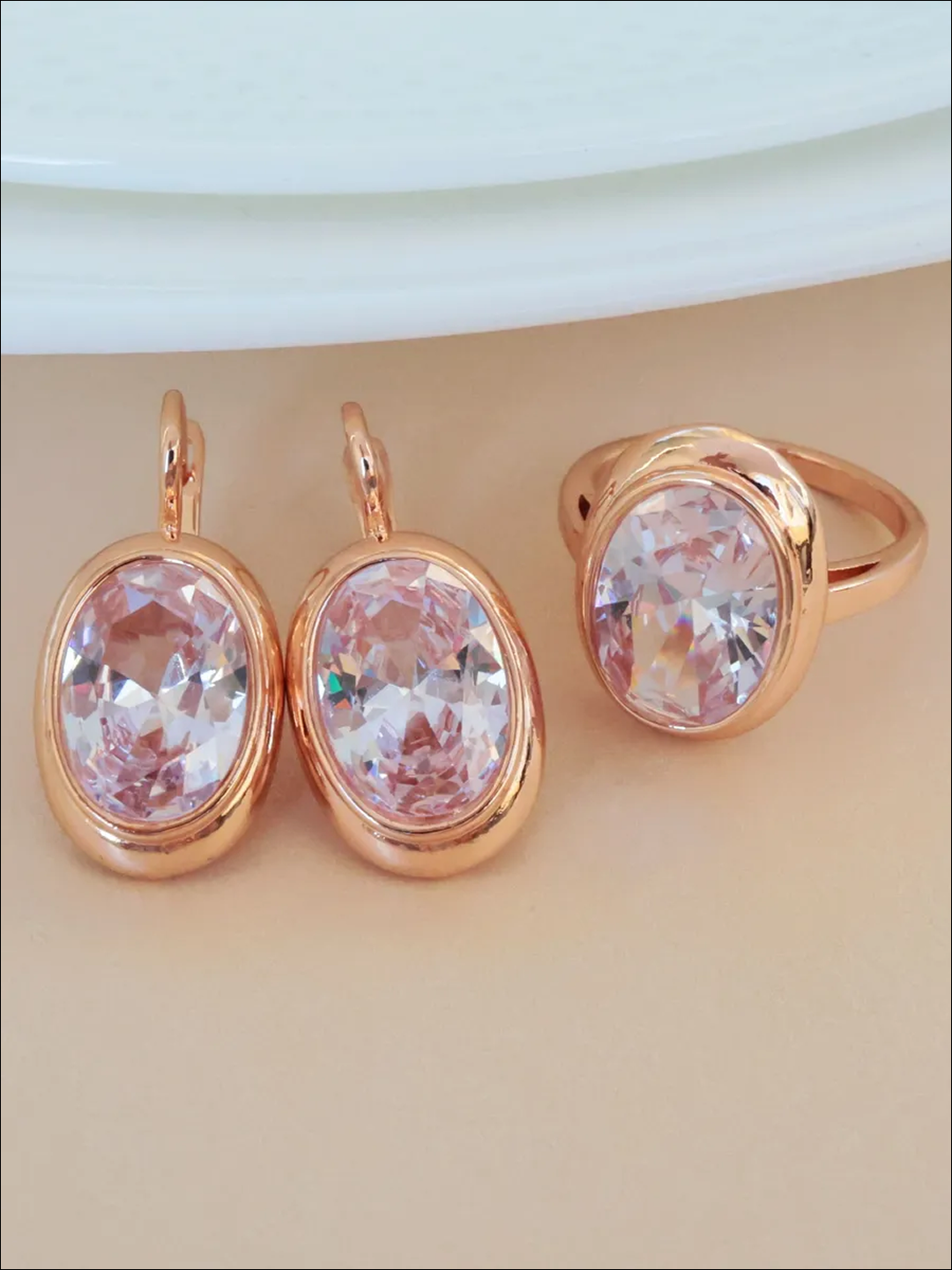 Комплект бижутерии: серьги, кольцо, искусственный камень