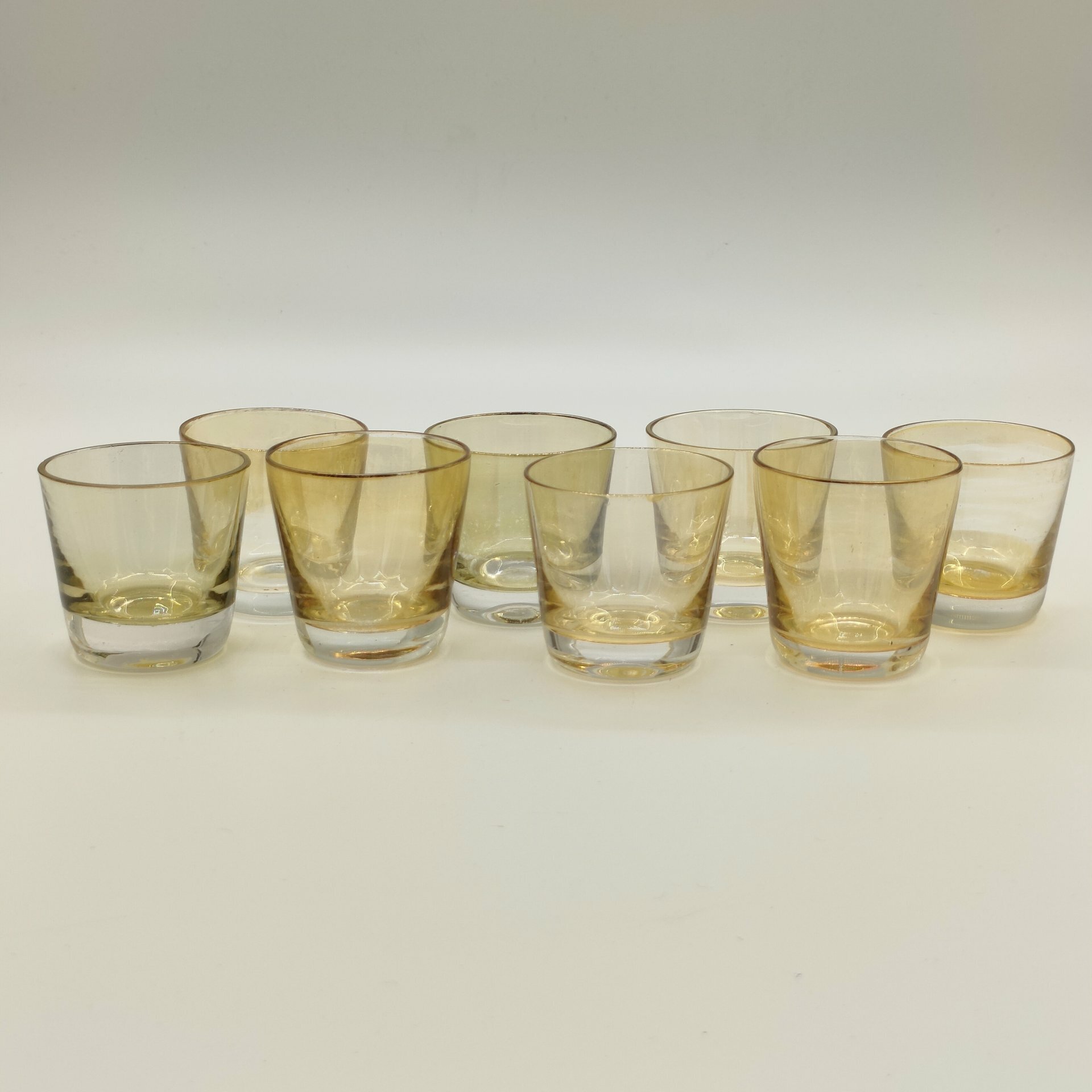 Набор стопок желтого оттенка на 8 персон, цветное стекло, золочение, СССР, 1970-1990 гг.