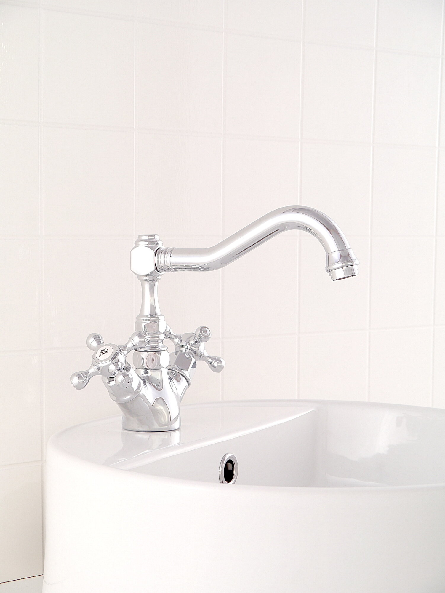 Смеситель Potato P10329, для раковины, вентильный, гибкий излив, цинковый сплав, хром — фото 1