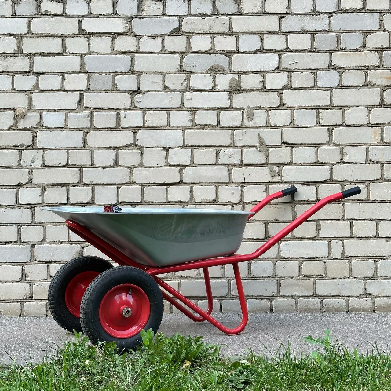 Тачка ECO WB201-2 строительная грузоподъемность 200 кг объем 90 литров