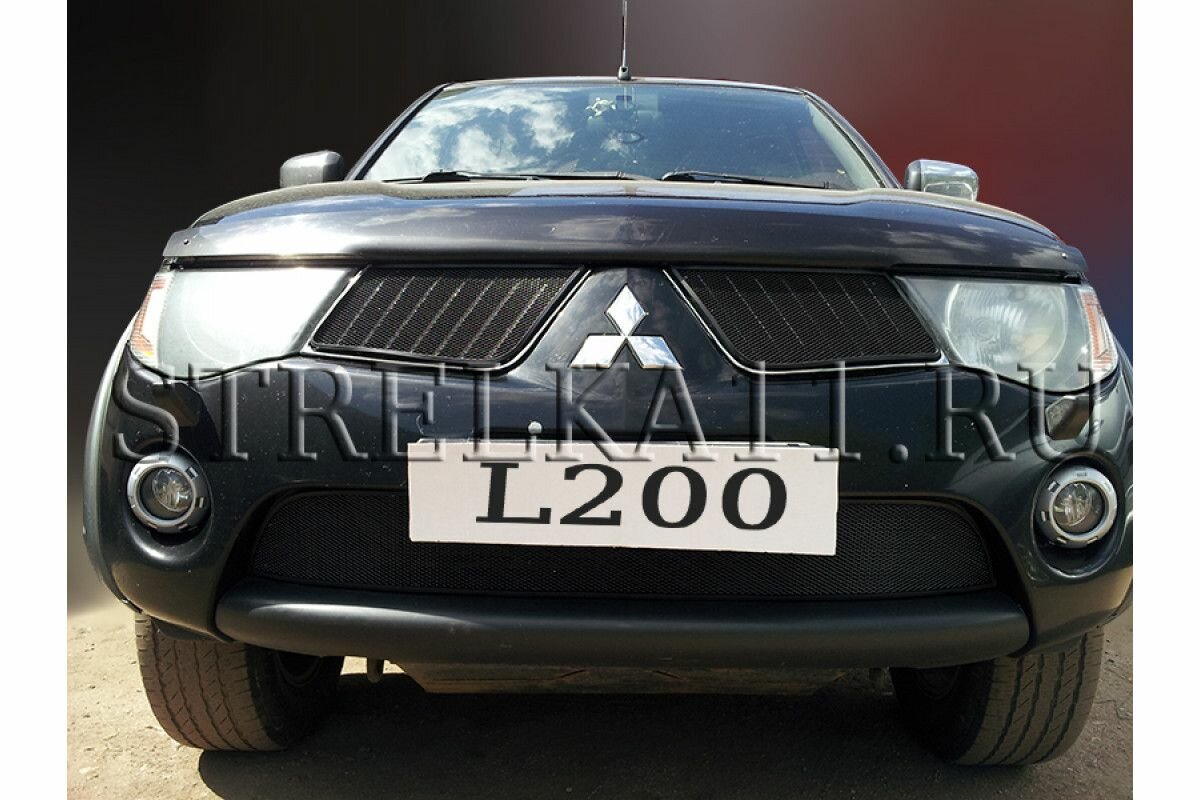 Защита радиатора верх черная Mitsubishi L200 (2006-2010) / съемная защитная сетка Мицубиси Л200
