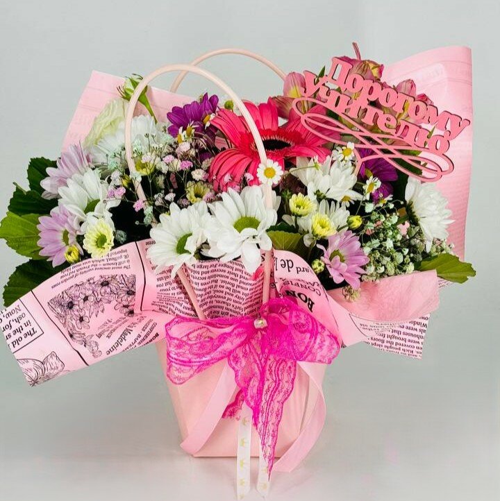 Букет для учителя на 1 сентября День знаний День учителя. Сумочка с цветами микс