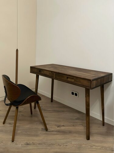 Изображение товара Стол письменный из массива Fusion Темный дуб, 100х60х77,5 см, массив березы, Равновесие